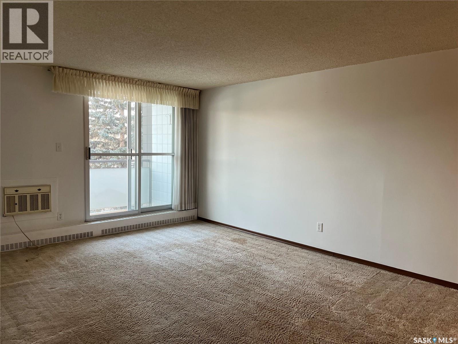 Single Family House High rise for Sale in   Rae STREET Regina 