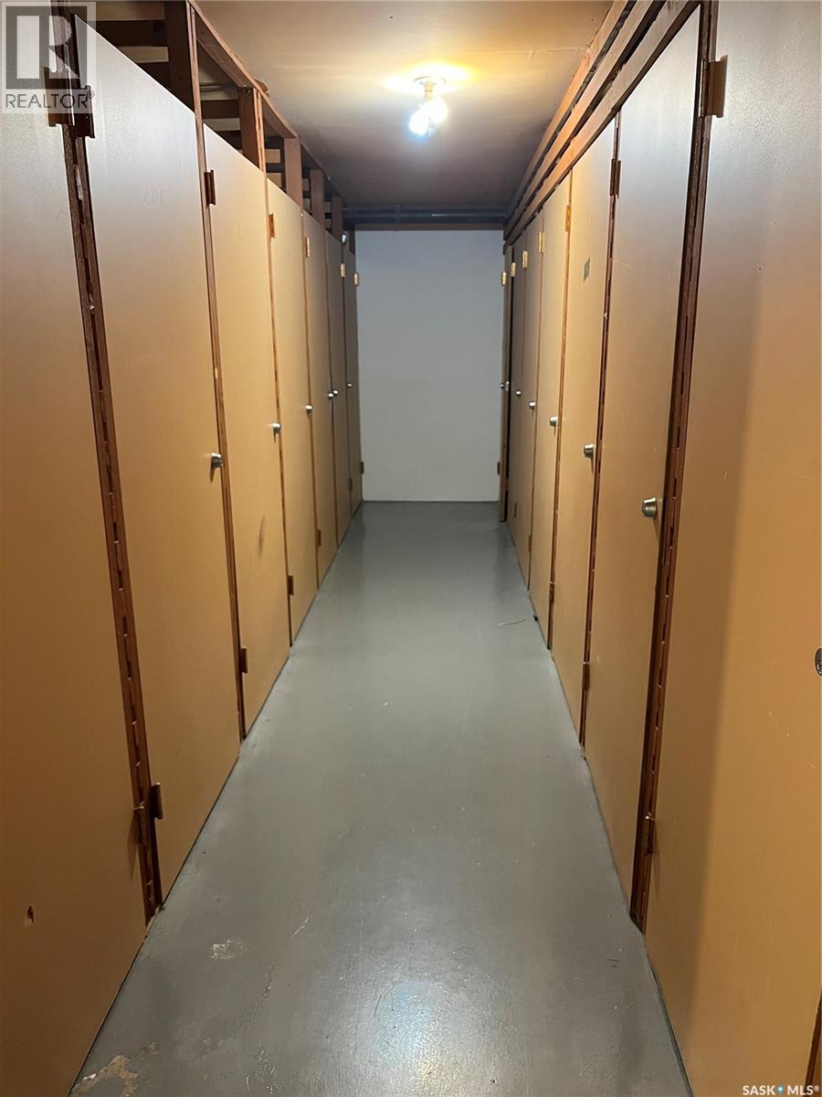 Single Family House High rise for Sale in   Rae STREET Regina 