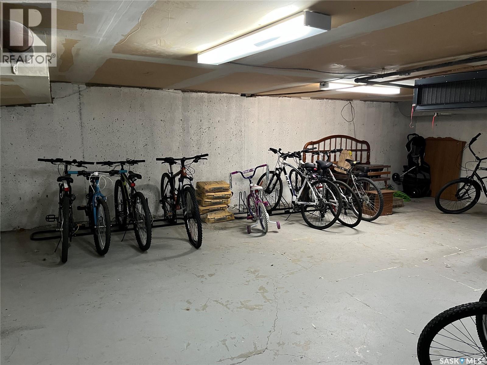 Single Family House High rise for Sale in   Rae STREET Regina 