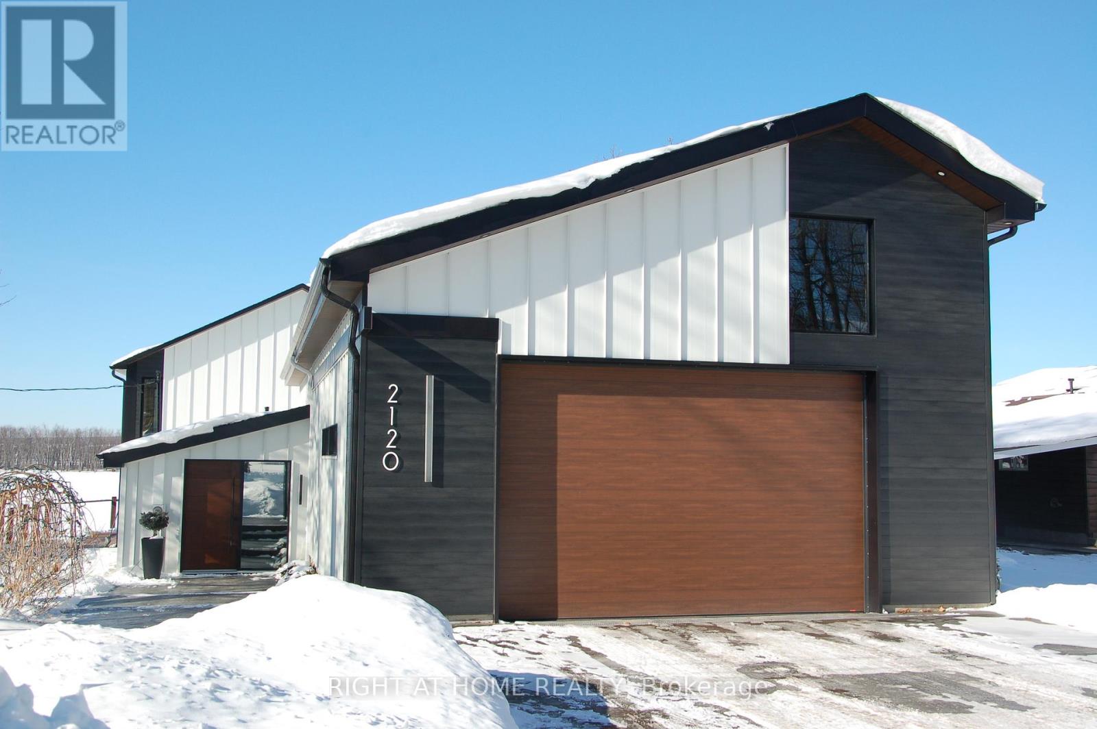 2120 DU CHATEAU AVENUE