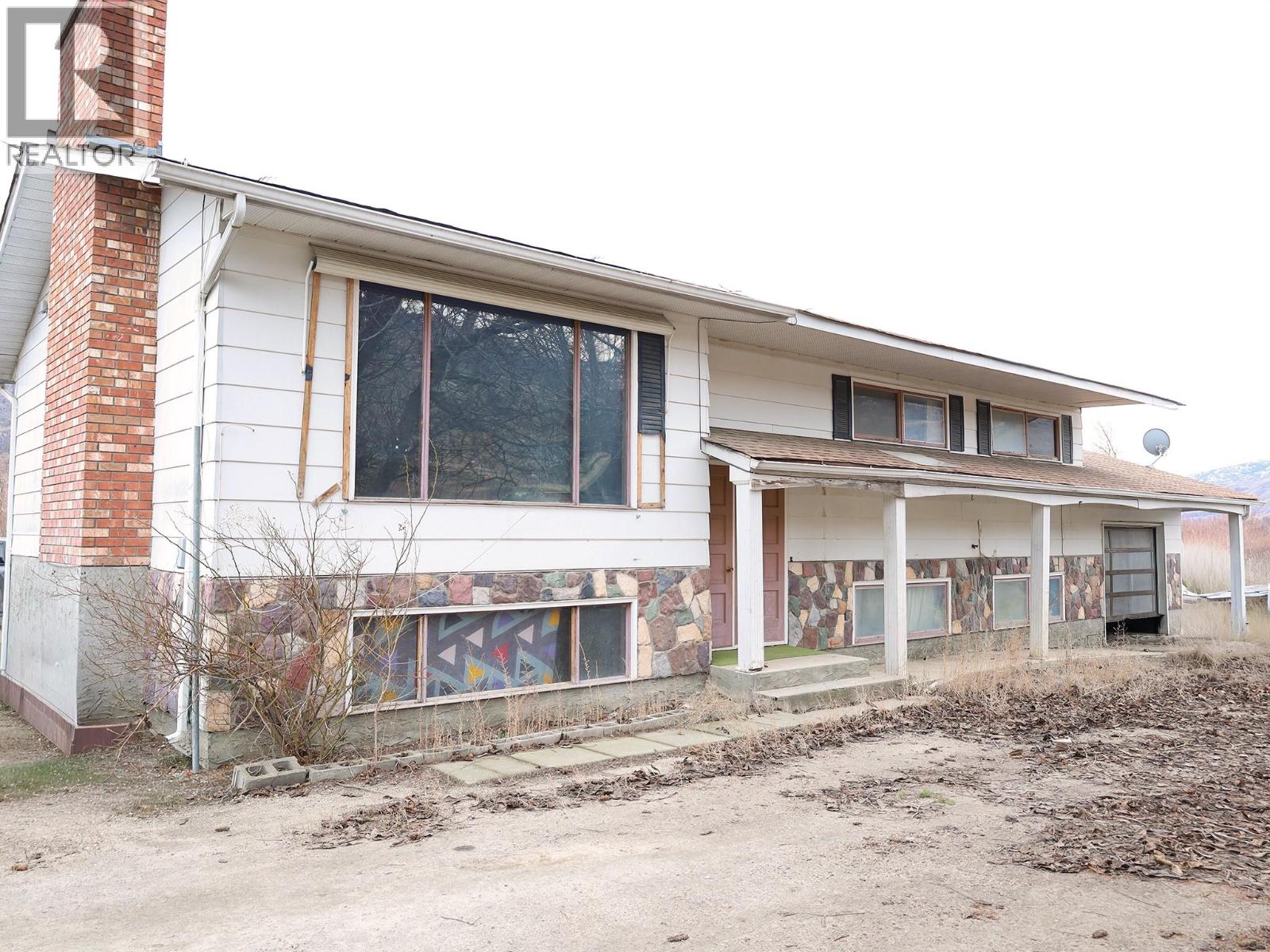  301 Road 12 Road, Oliver