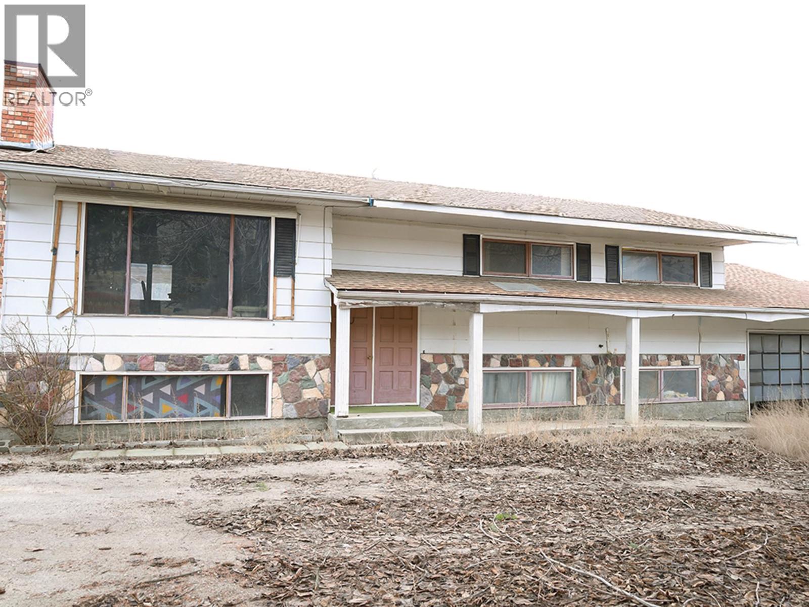  301 Road 12 Road, Oliver