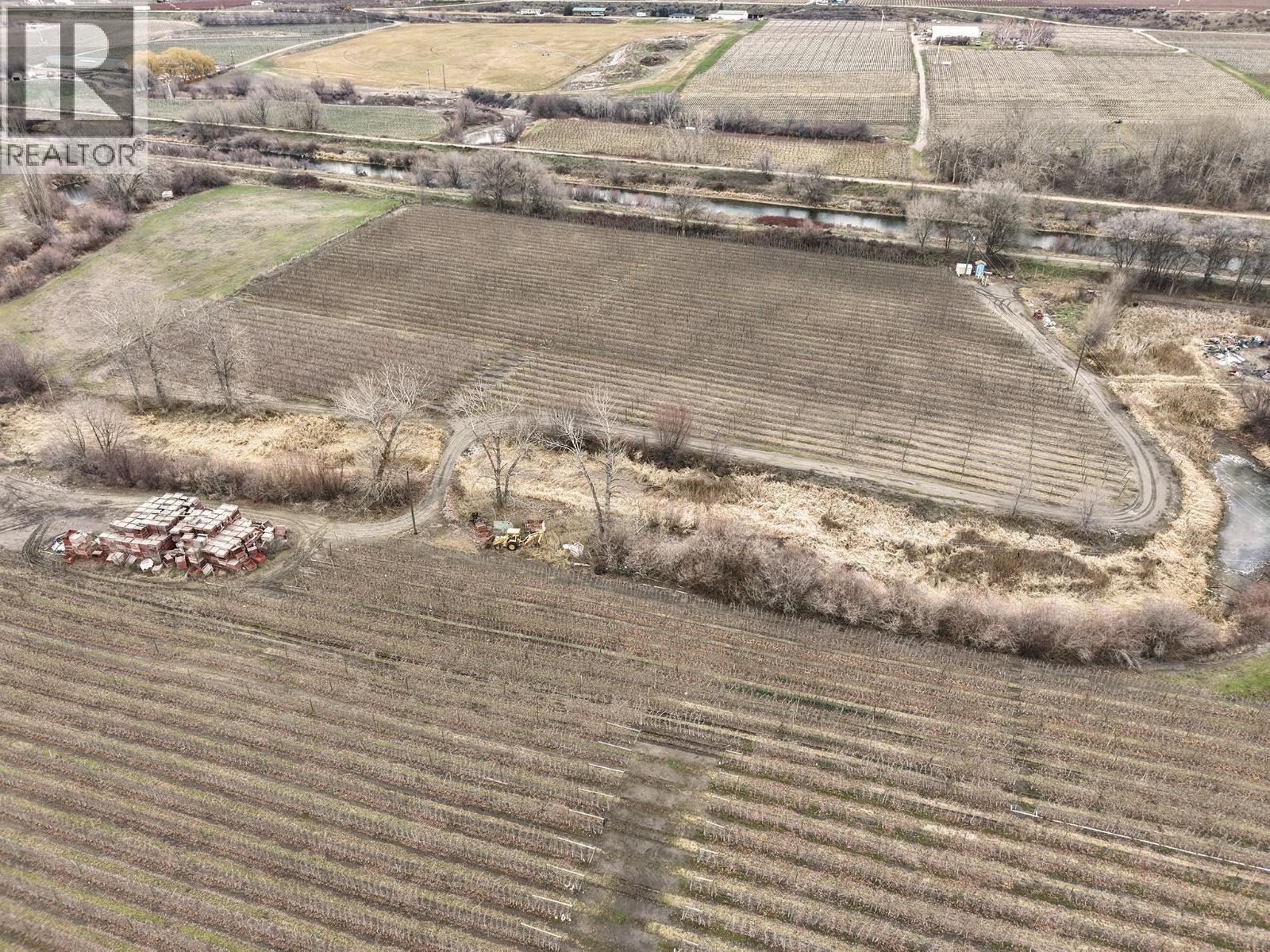  301 Road 12 Road, Oliver