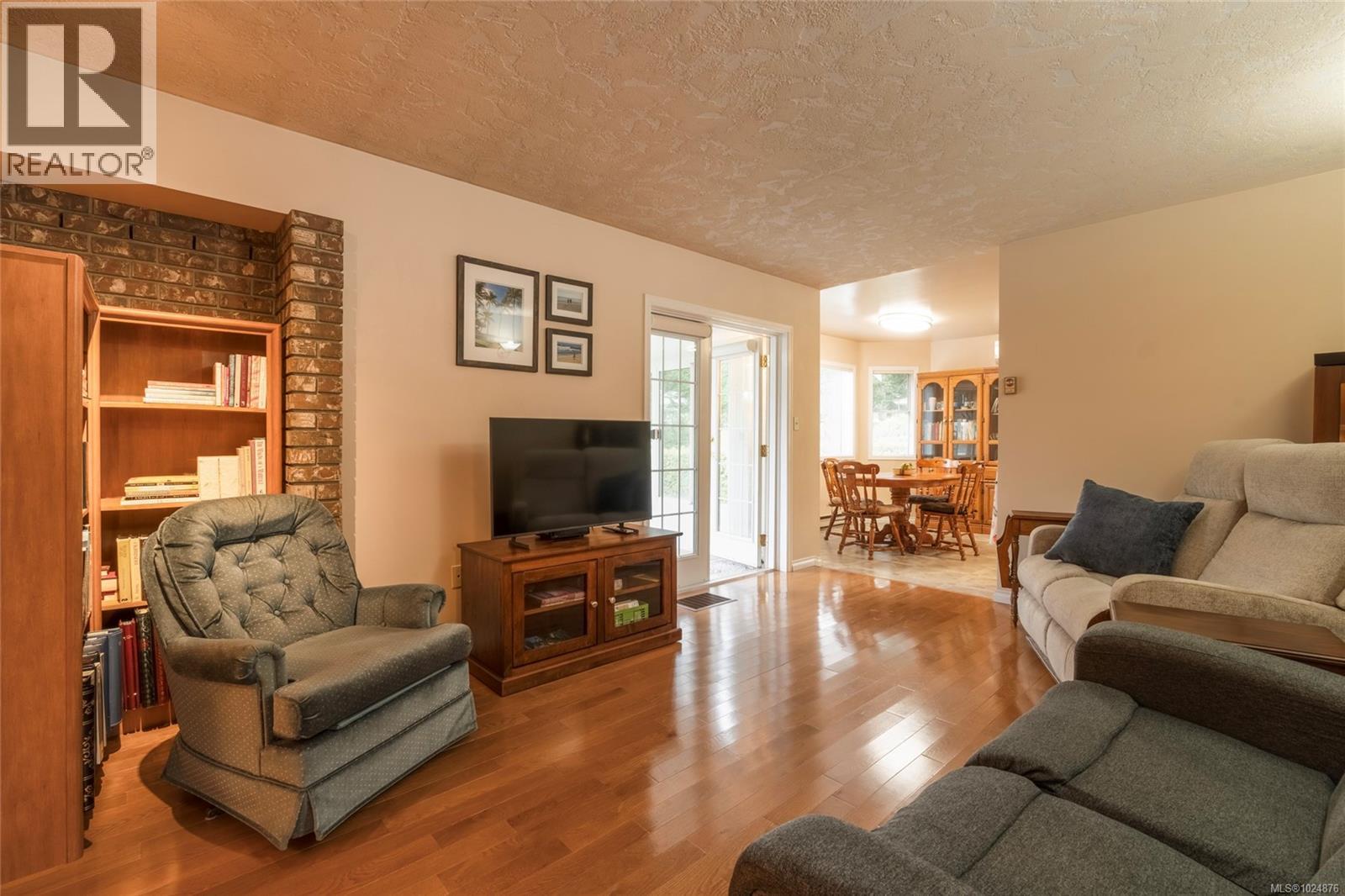  4209 Wakefield Place, Saanich