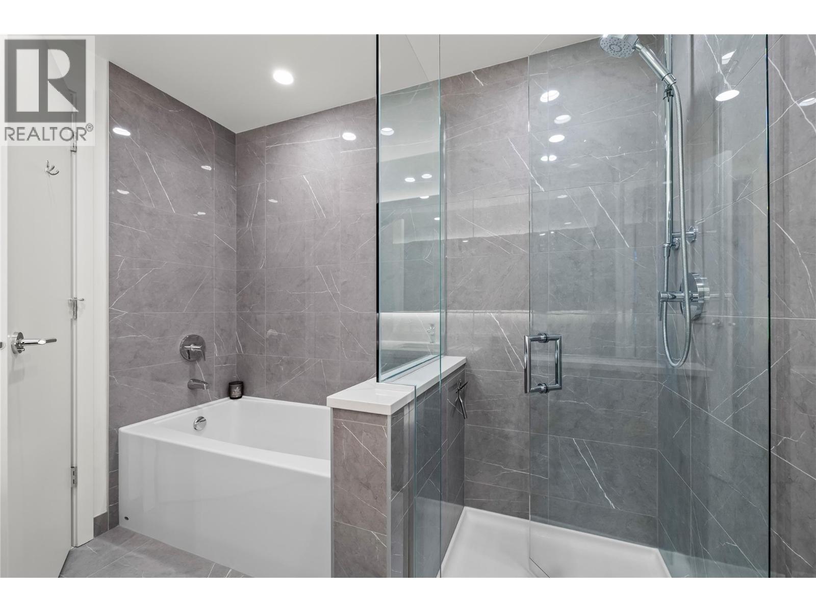 2007 238 Leon Avenue, Kelowna