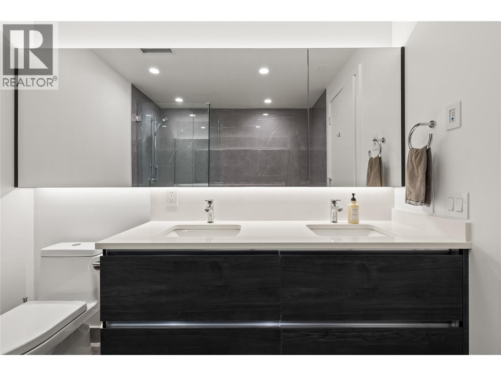 2007 238 Leon Avenue, Kelowna