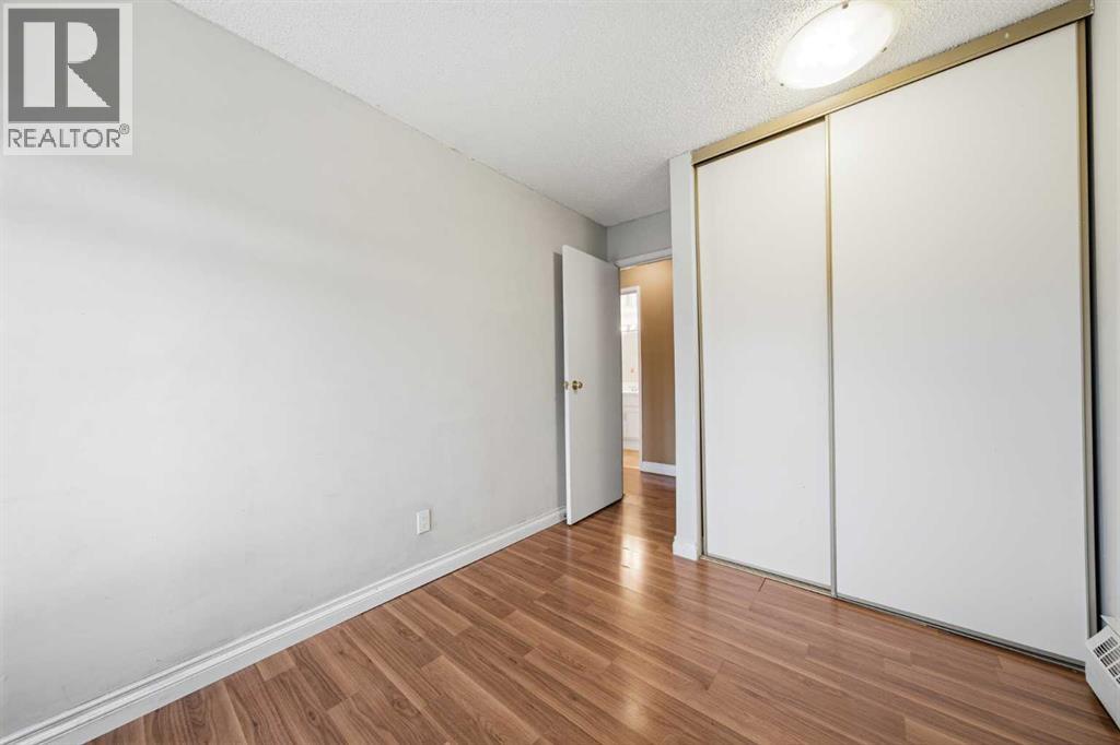 Single Family House for Sale in    Avenue NW Bowness Calgary 