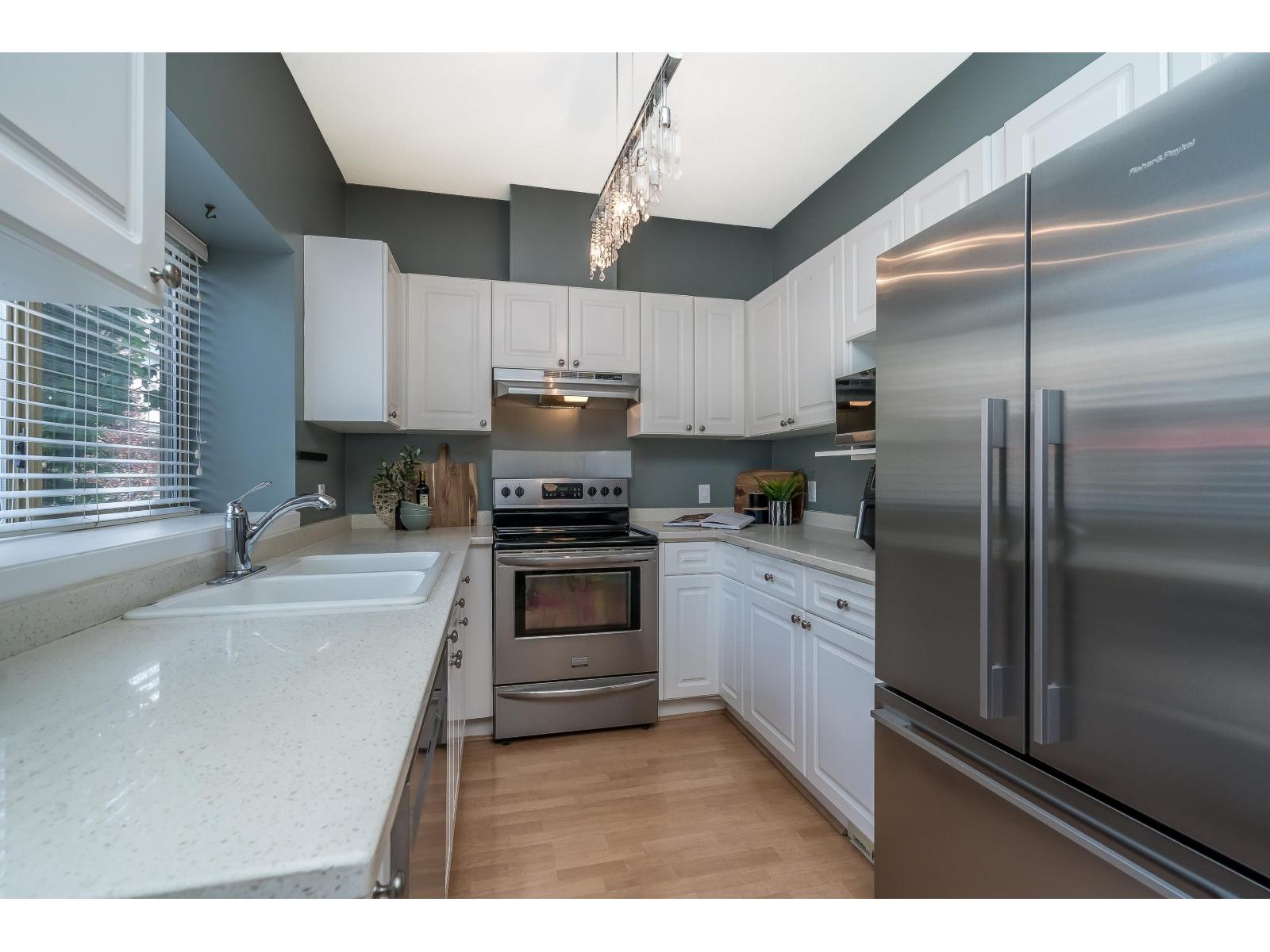 15411 RUSSELL AVENUE, White Rock