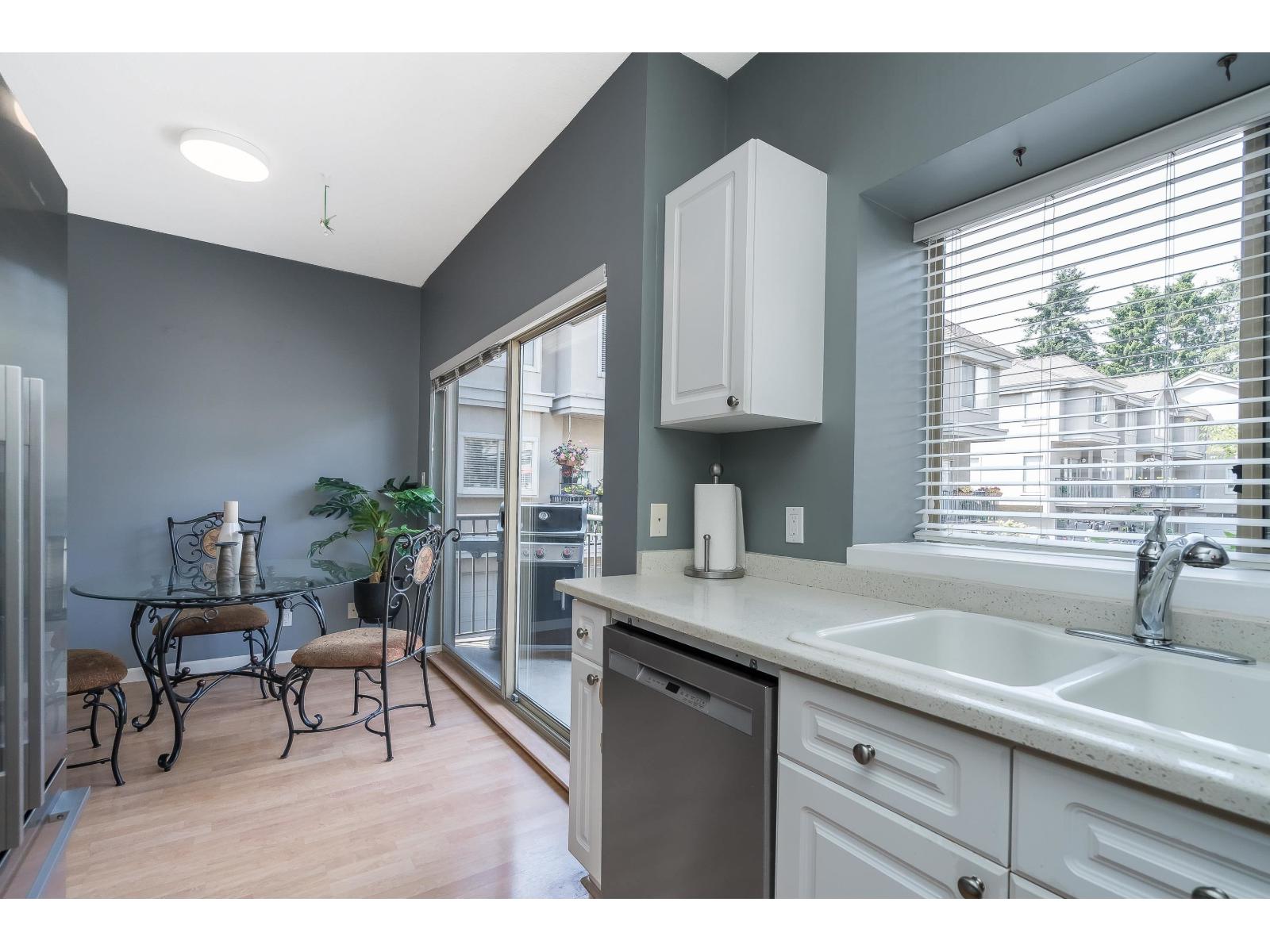 15411 RUSSELL AVENUE, White Rock