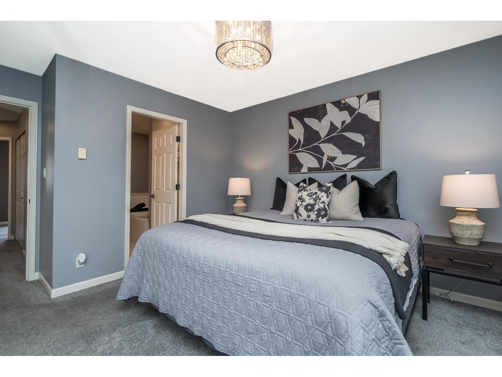 15411 RUSSELL AVENUE, White Rock