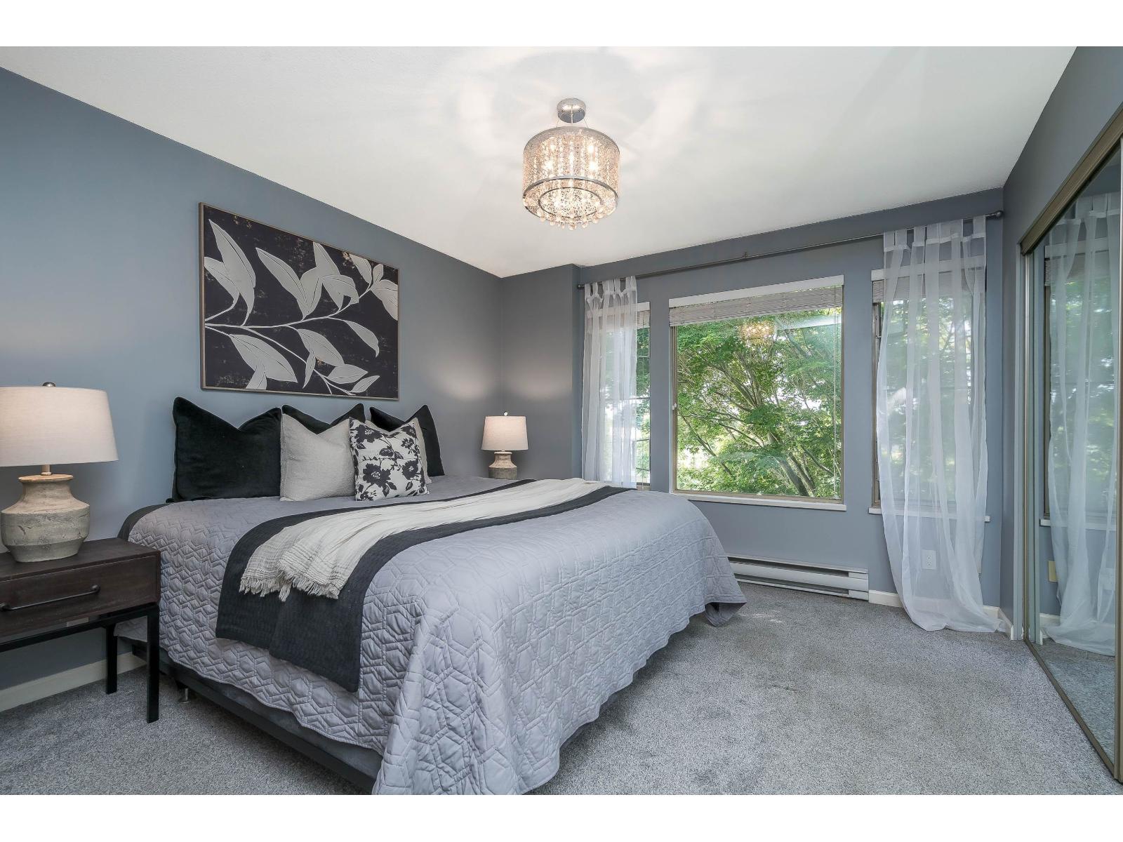 15411 RUSSELL AVENUE, White Rock