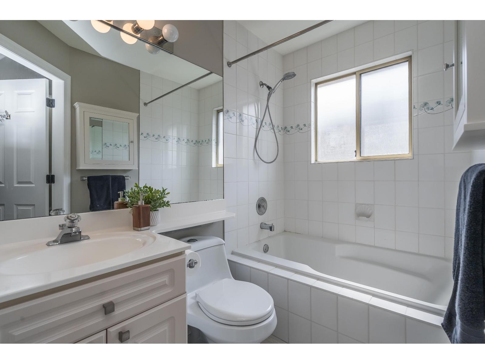 15411 RUSSELL AVENUE, White Rock