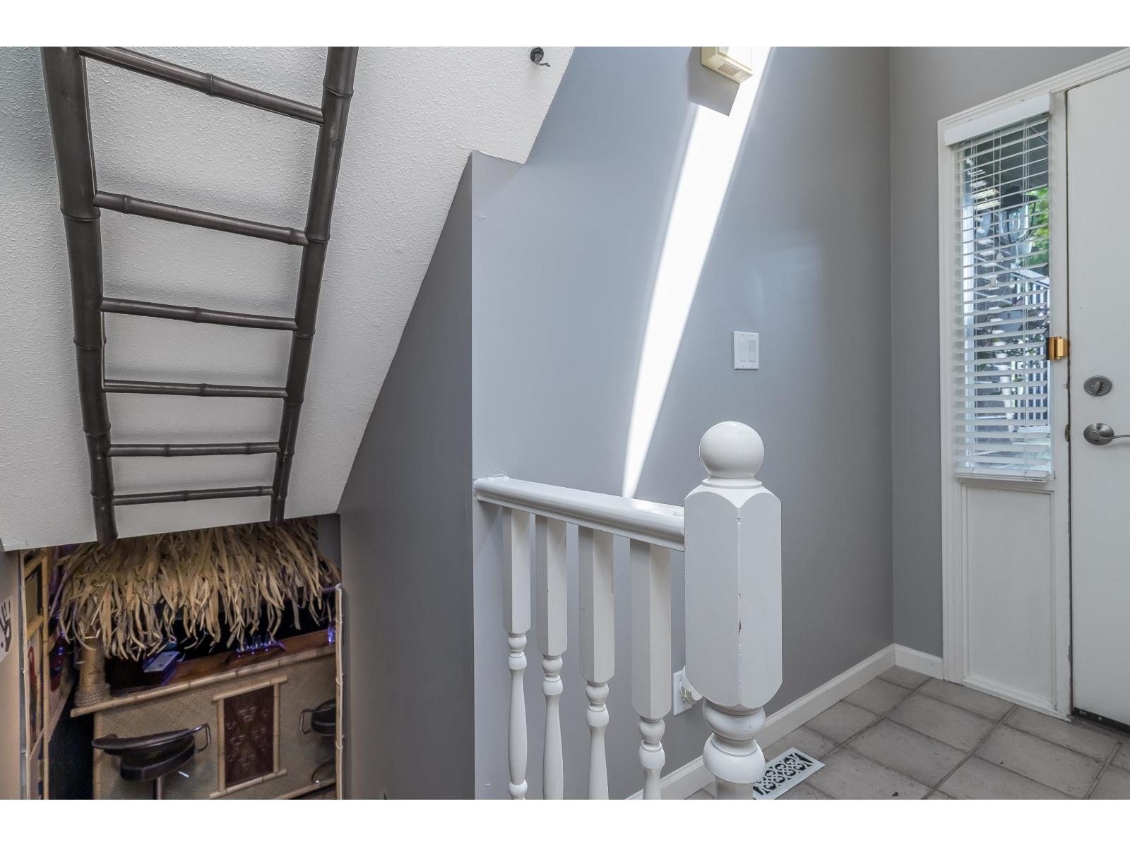 15411 RUSSELL AVENUE, White Rock