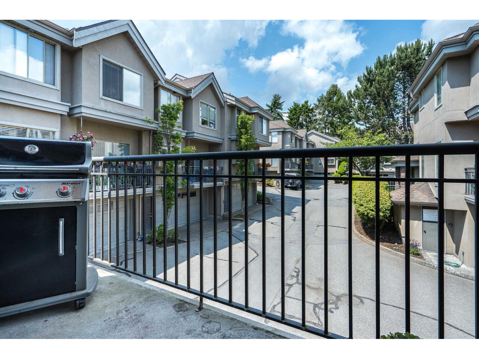 15411 RUSSELL AVENUE, White Rock