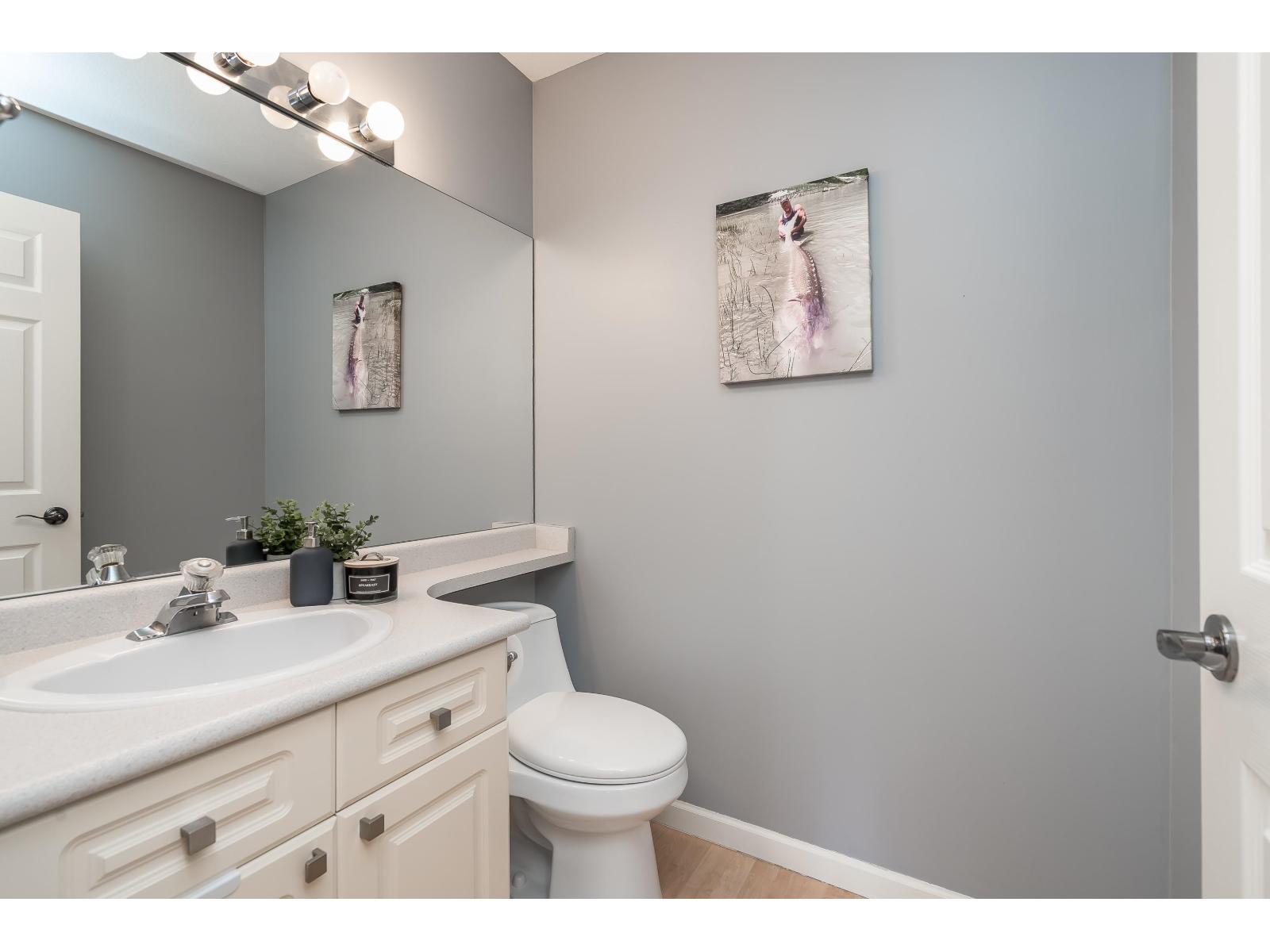 15411 RUSSELL AVENUE, White Rock