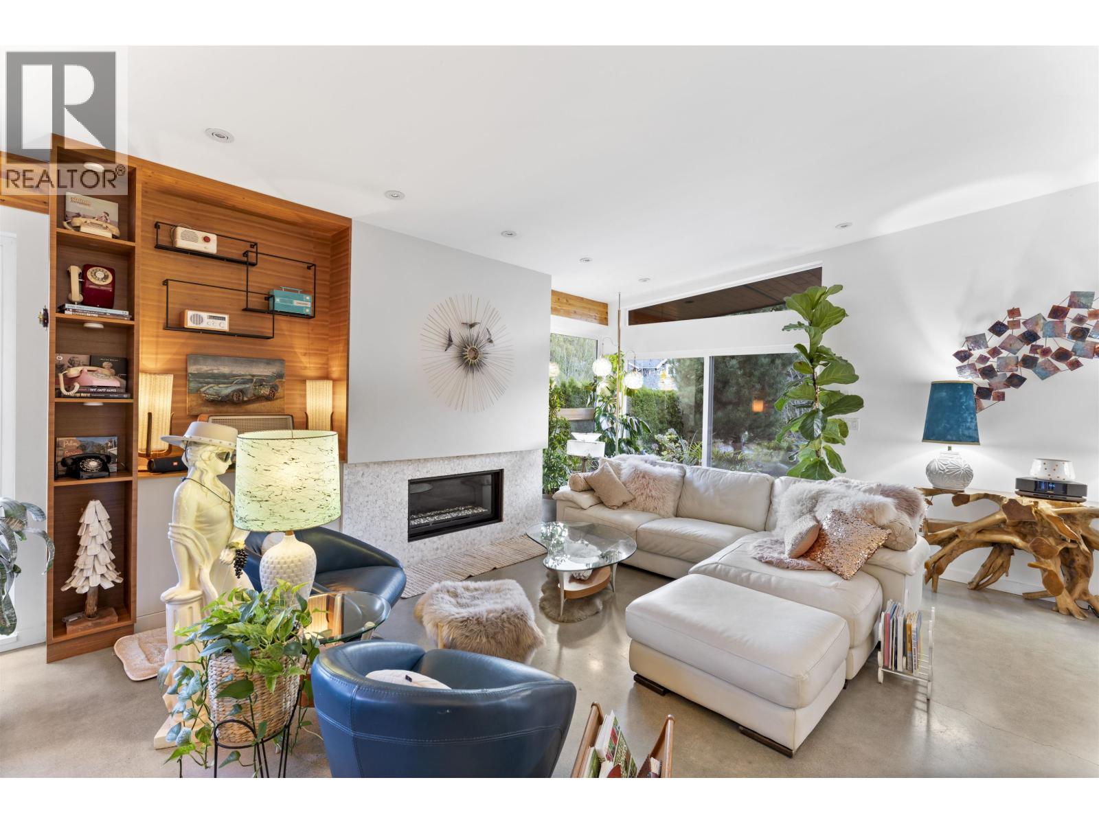 1023 JAY CRESCENT, Squamish