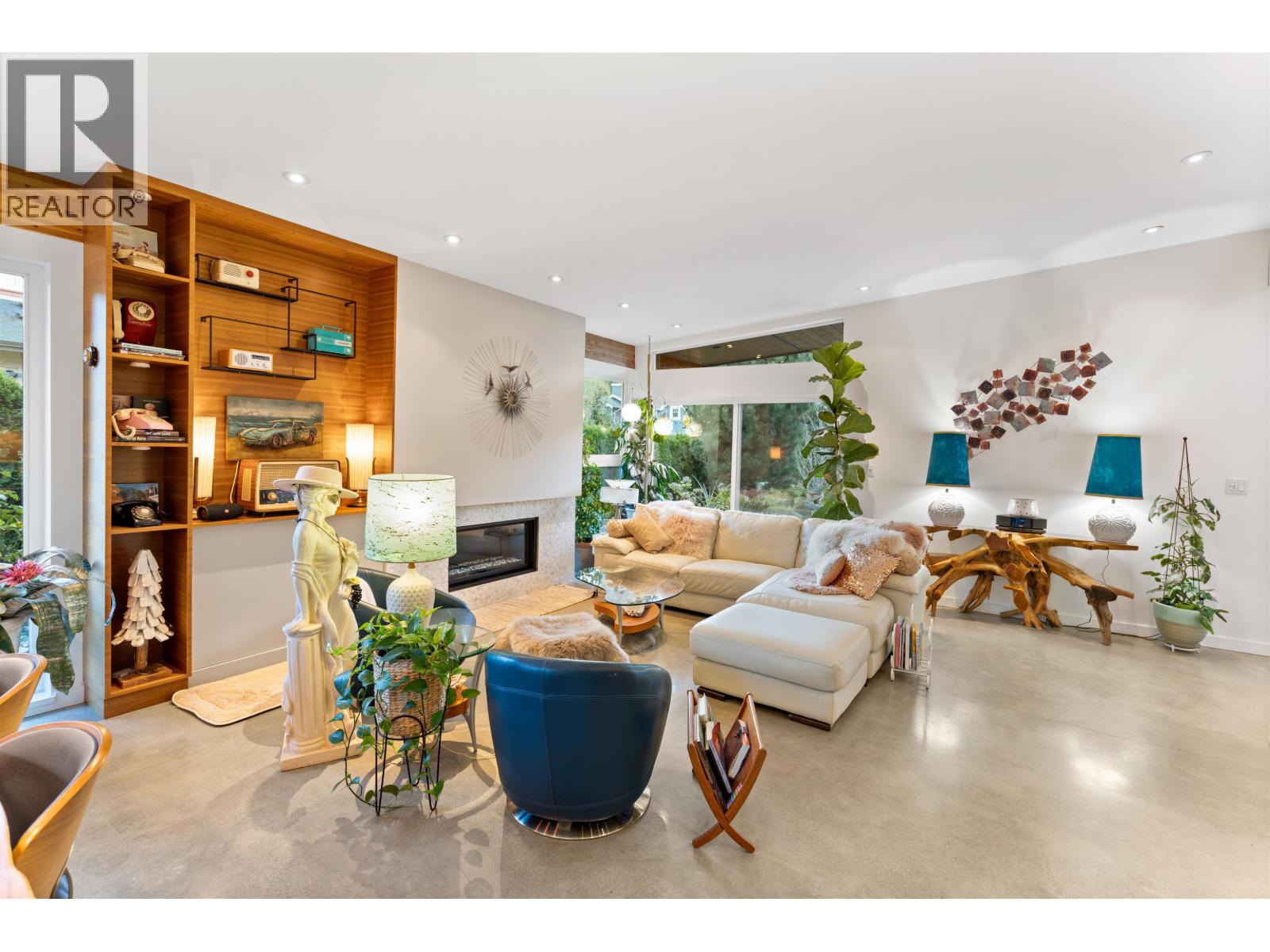 1023 JAY CRESCENT, Squamish