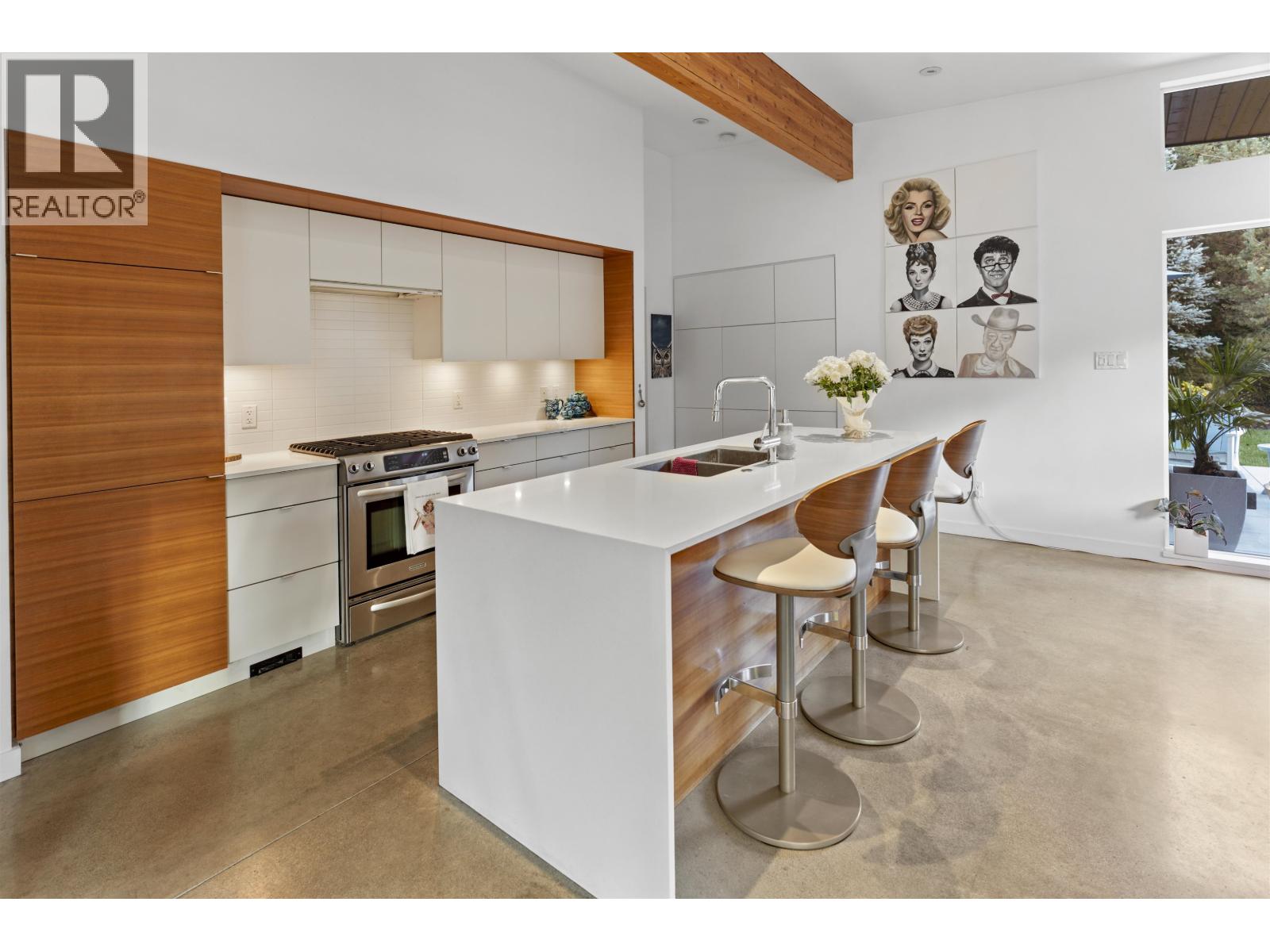 1023 JAY CRESCENT, Squamish