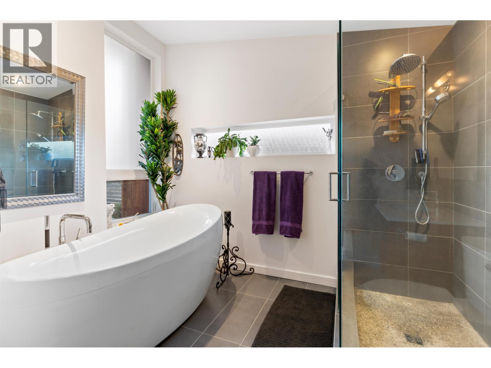 1023 JAY CRESCENT, Squamish