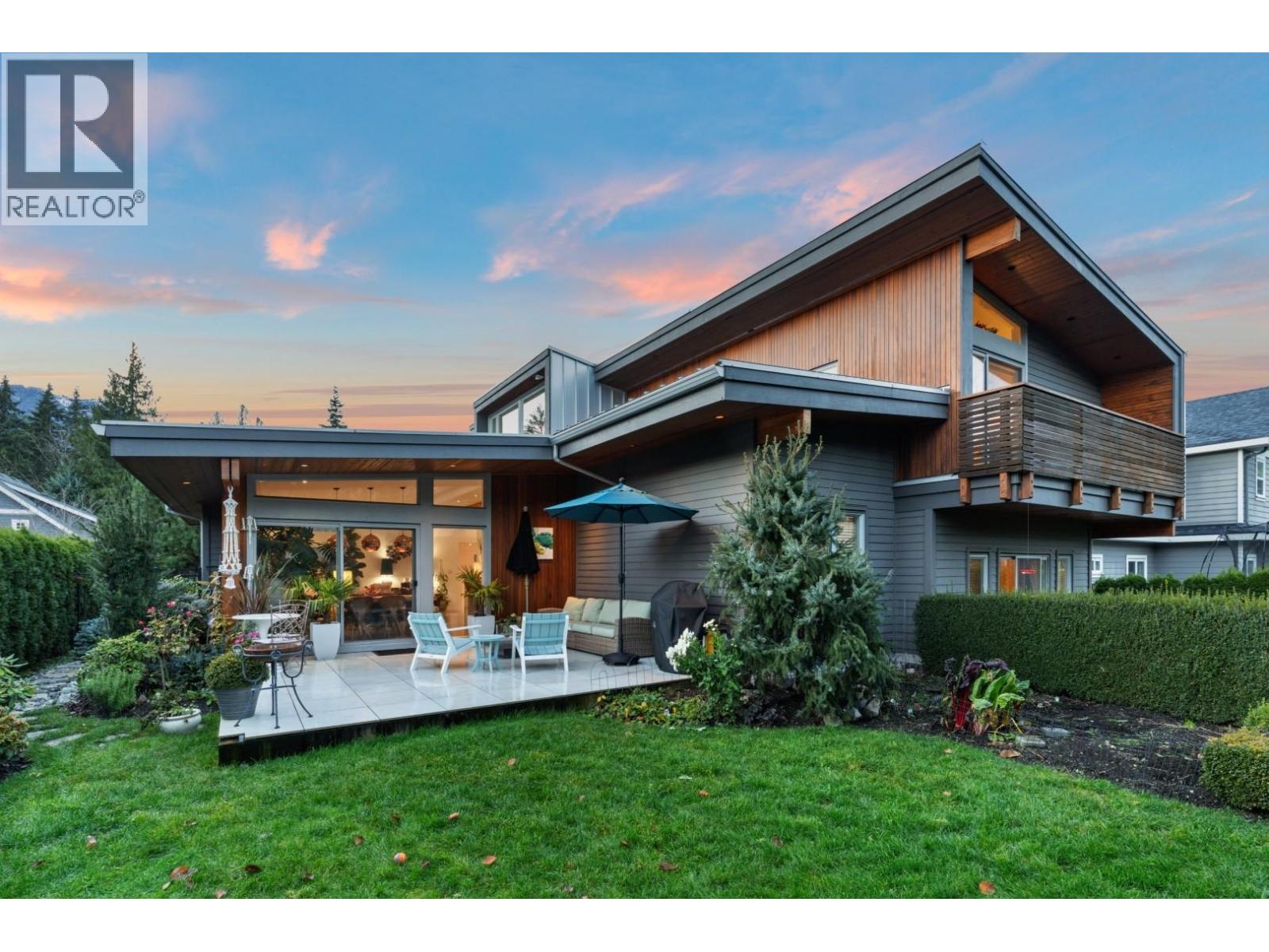 1023 JAY CRESCENT, Squamish