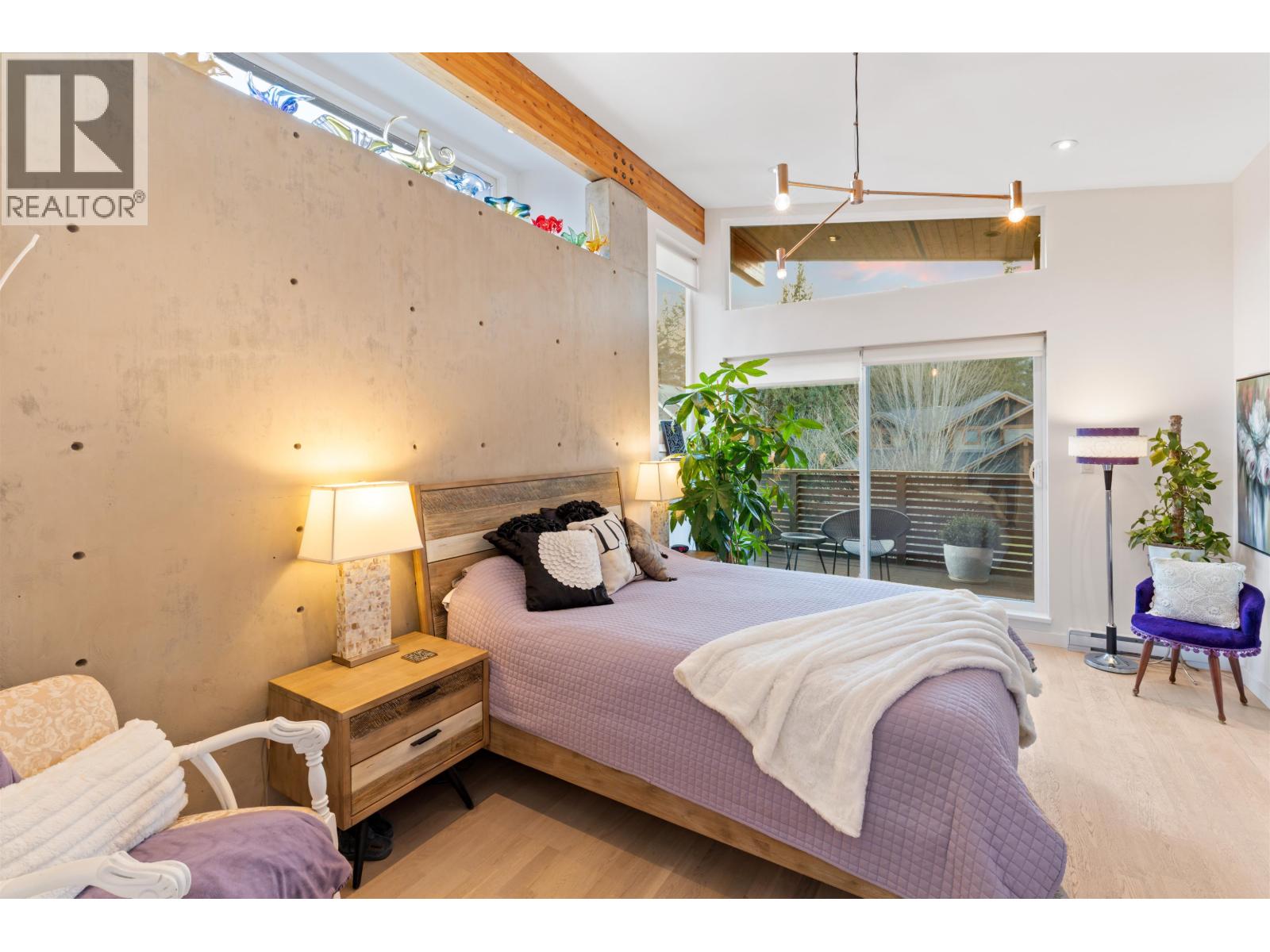 1023 JAY CRESCENT, Squamish