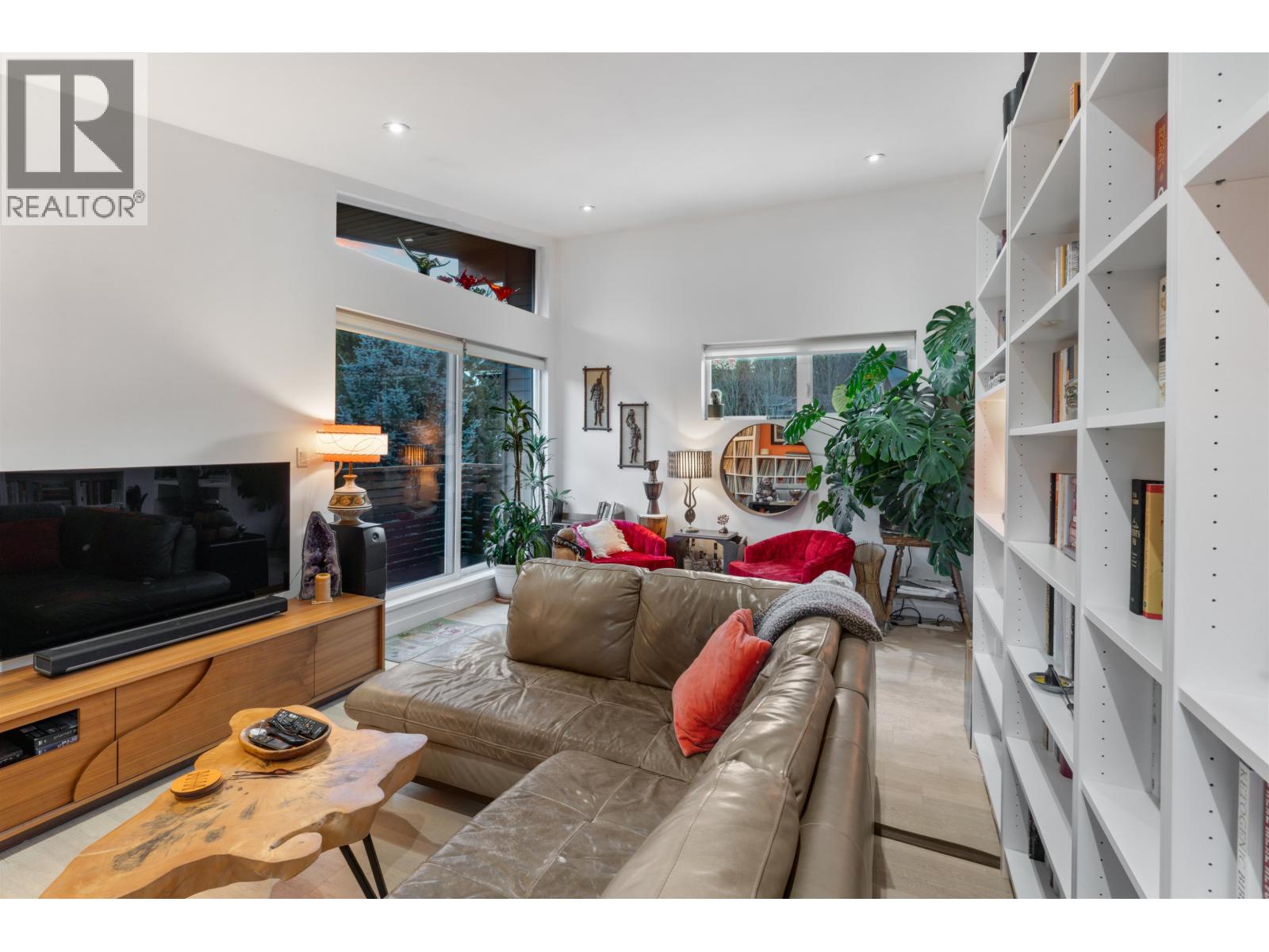 1023 JAY CRESCENT, Squamish