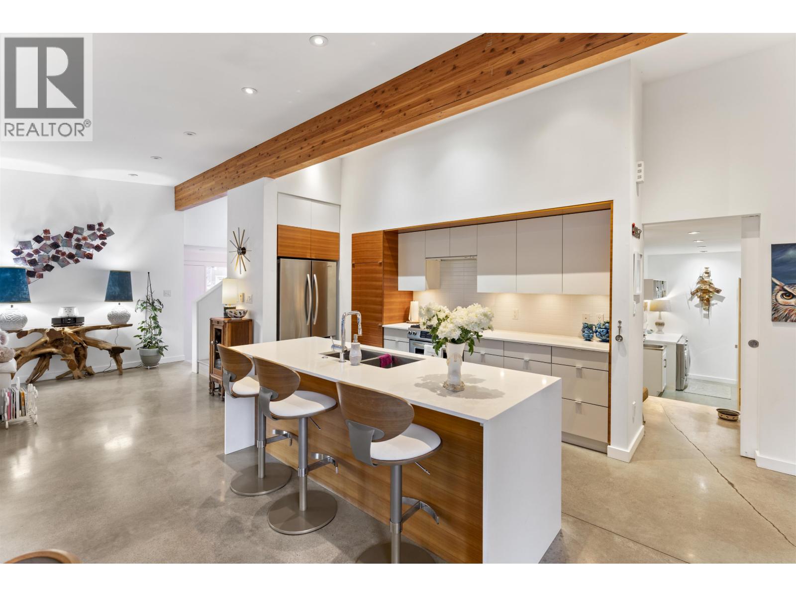 1023 JAY CRESCENT, Squamish