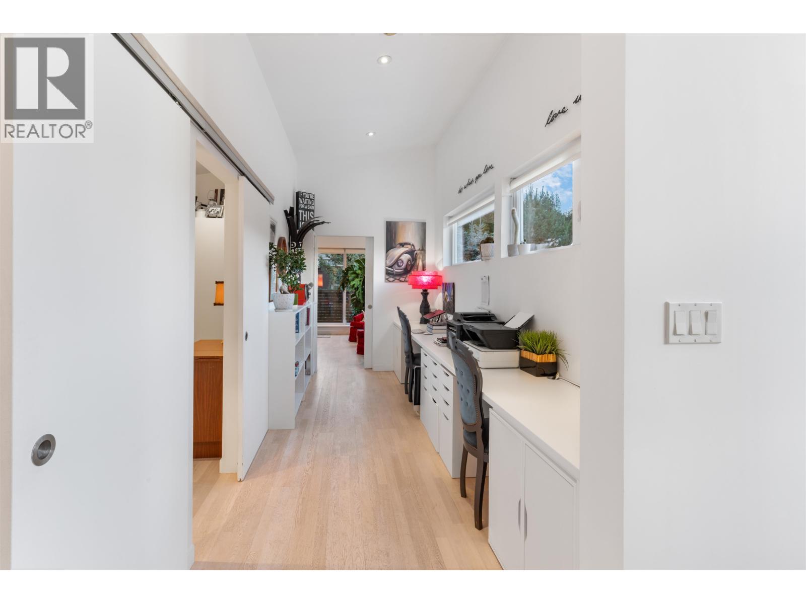 1023 JAY CRESCENT, Squamish