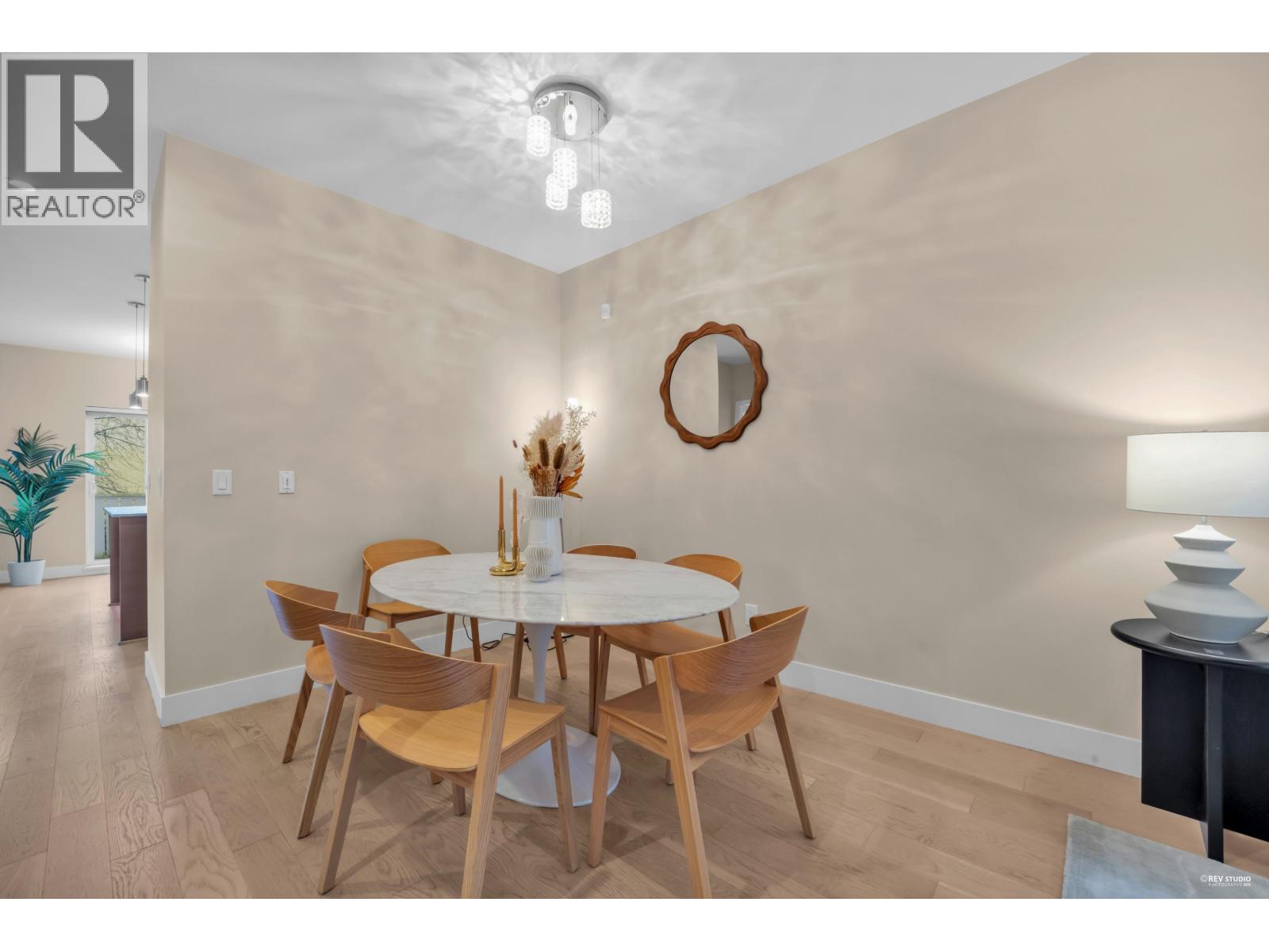 1 258 CAMATA STREET, New Westminster