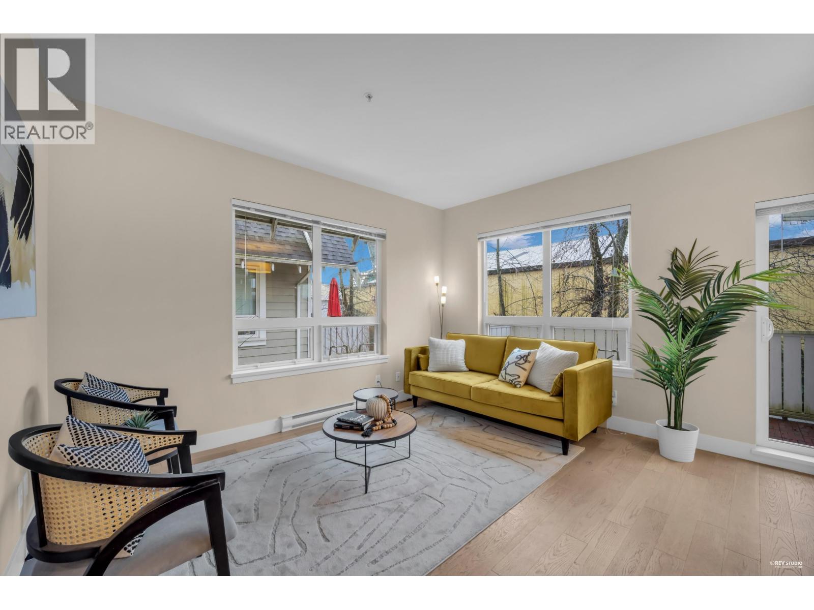 1 258 CAMATA STREET, New Westminster