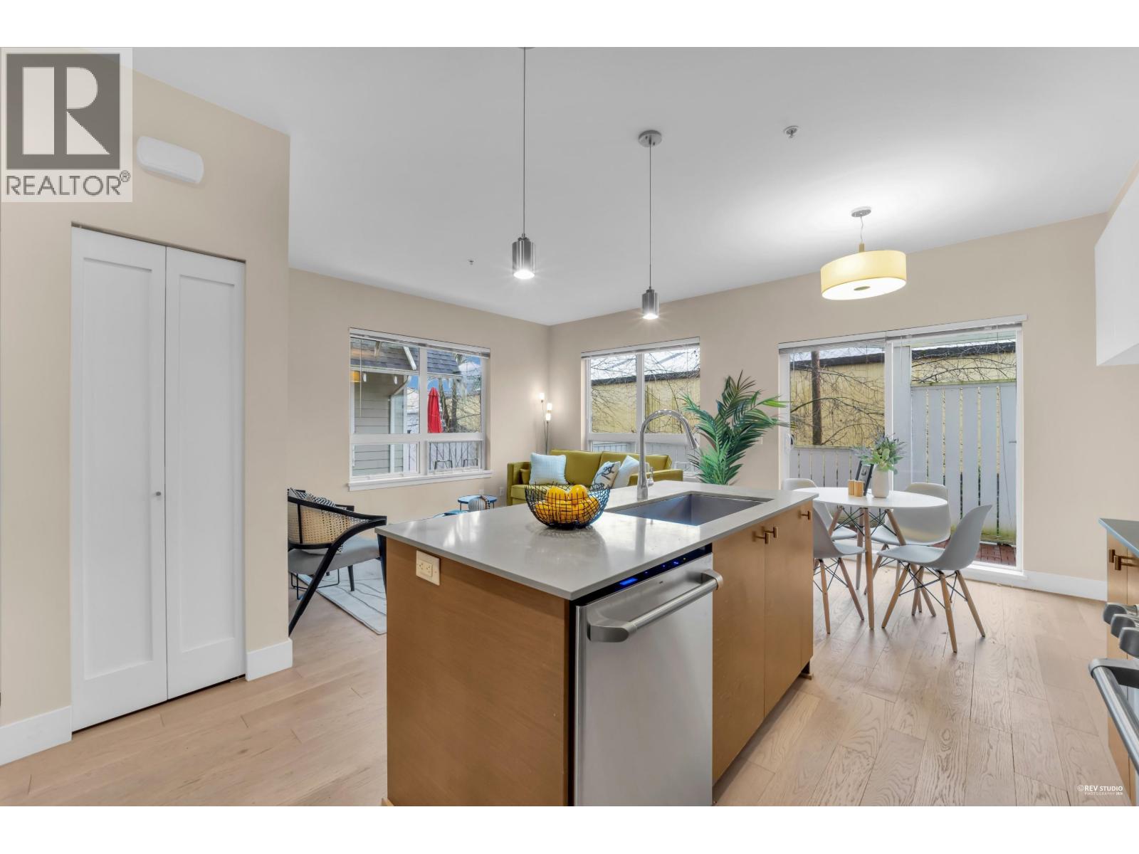 1 258 CAMATA STREET, New Westminster