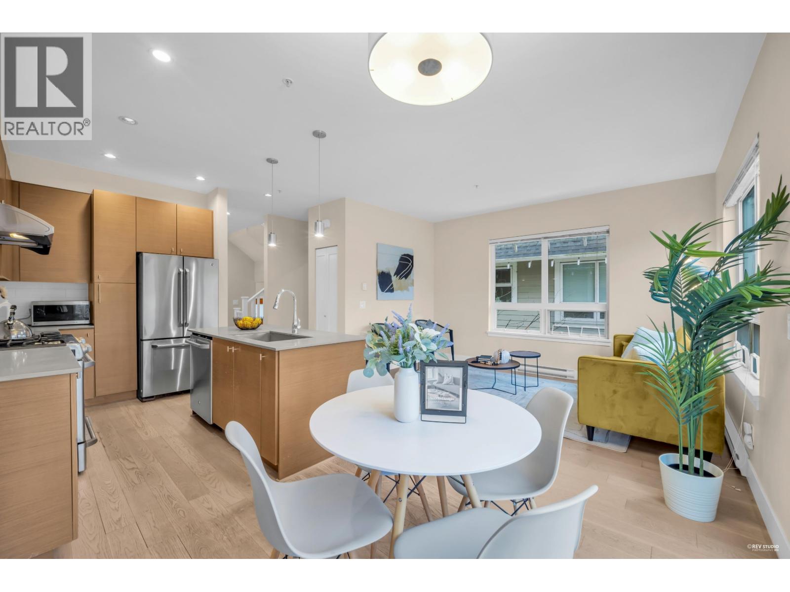 1 258 CAMATA STREET, New Westminster