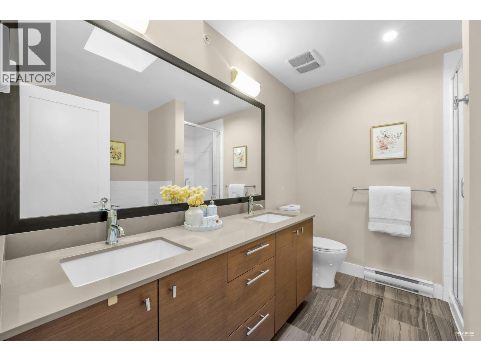 1 258 CAMATA STREET, New Westminster