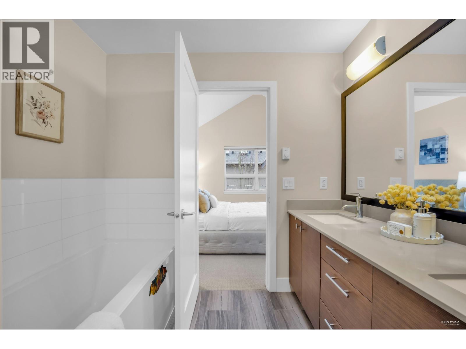 1 258 CAMATA STREET, New Westminster