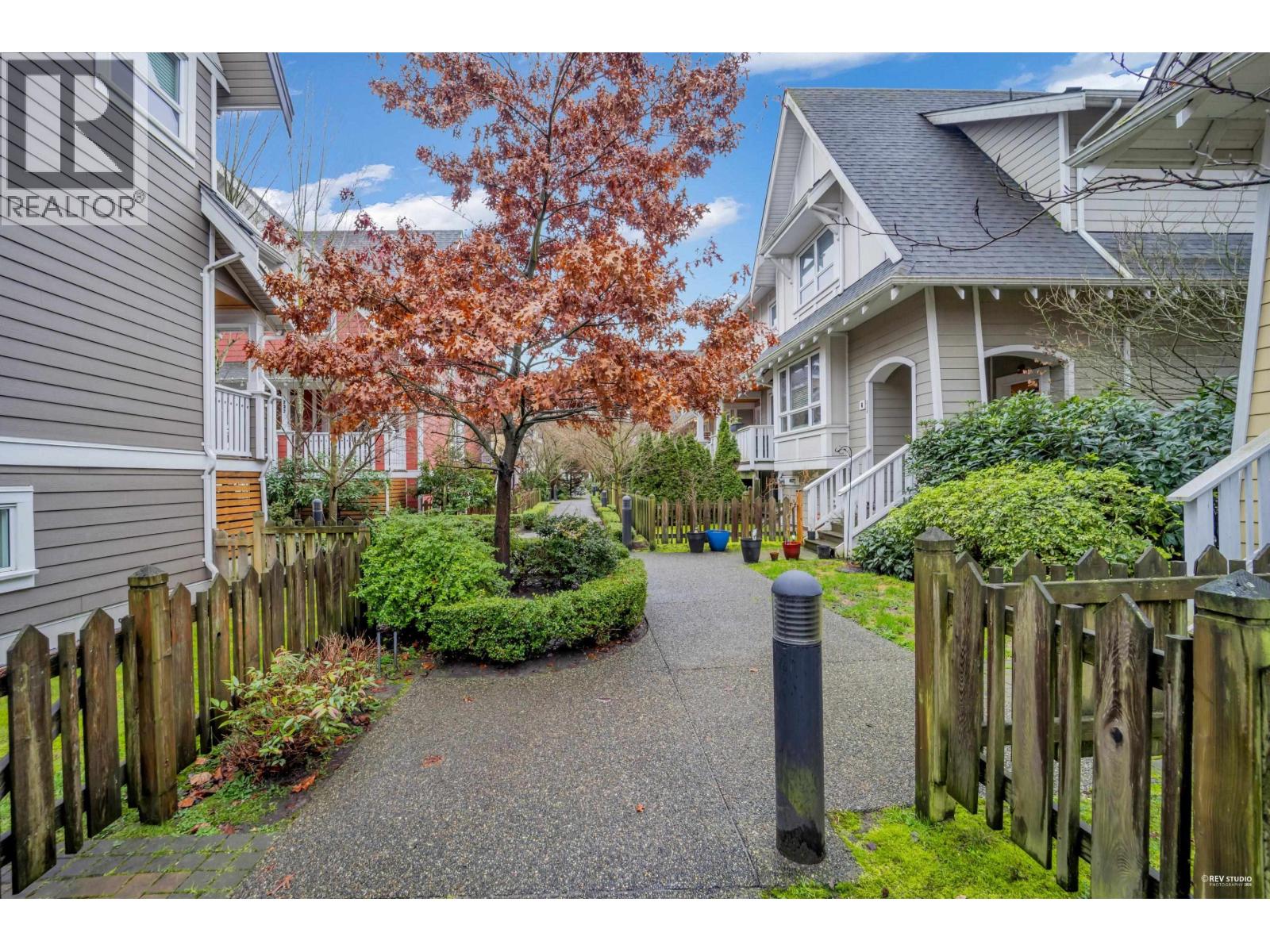 1 258 CAMATA STREET, New Westminster