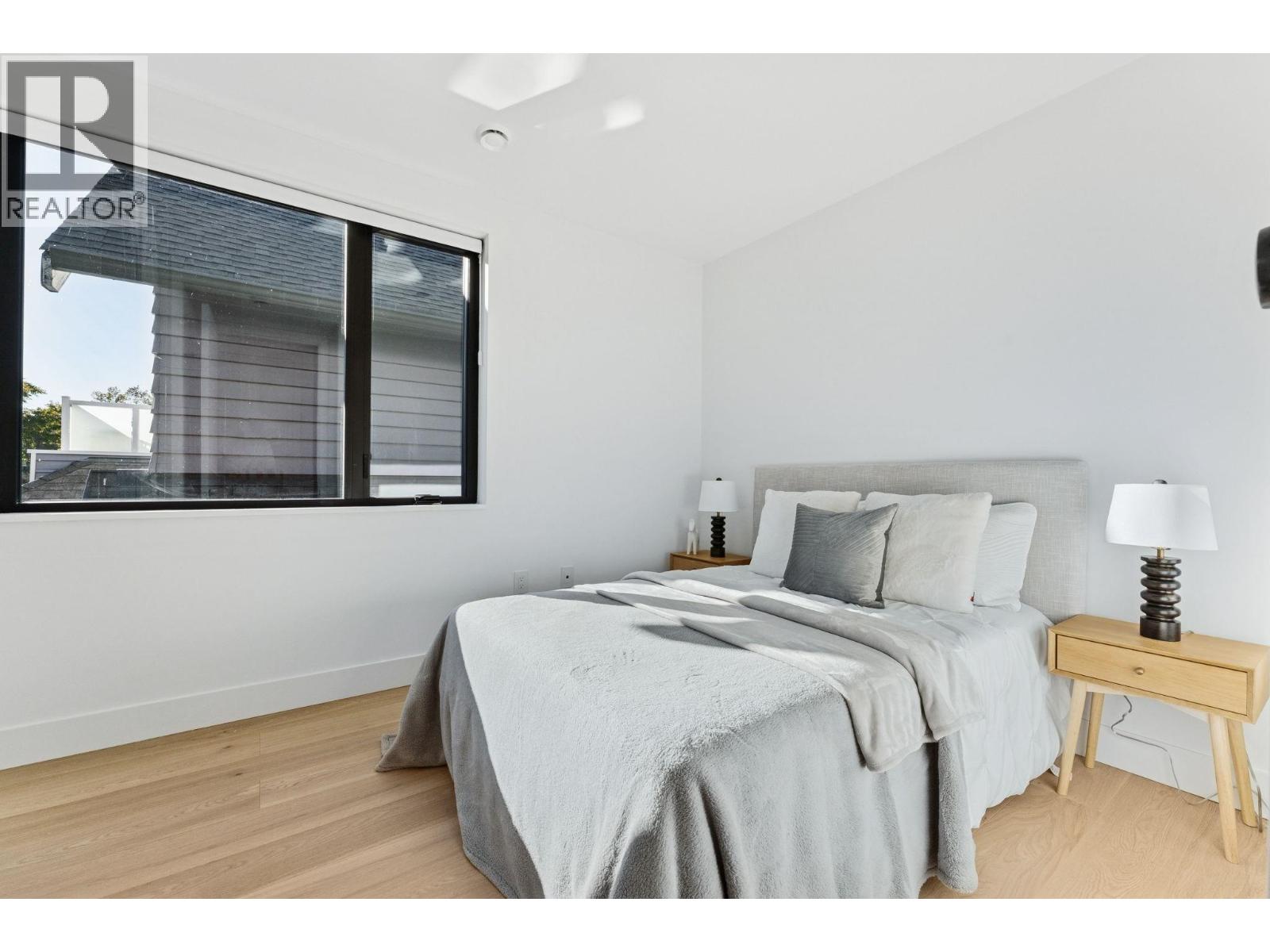 2 3036 W 14TH AVENUE, Vancouver