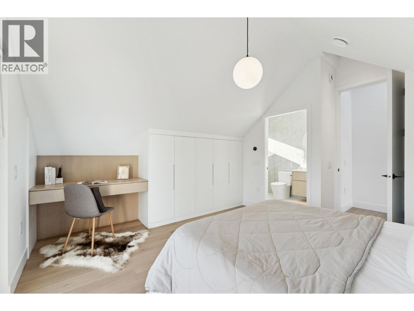 2 3036 W 14TH AVENUE, Vancouver