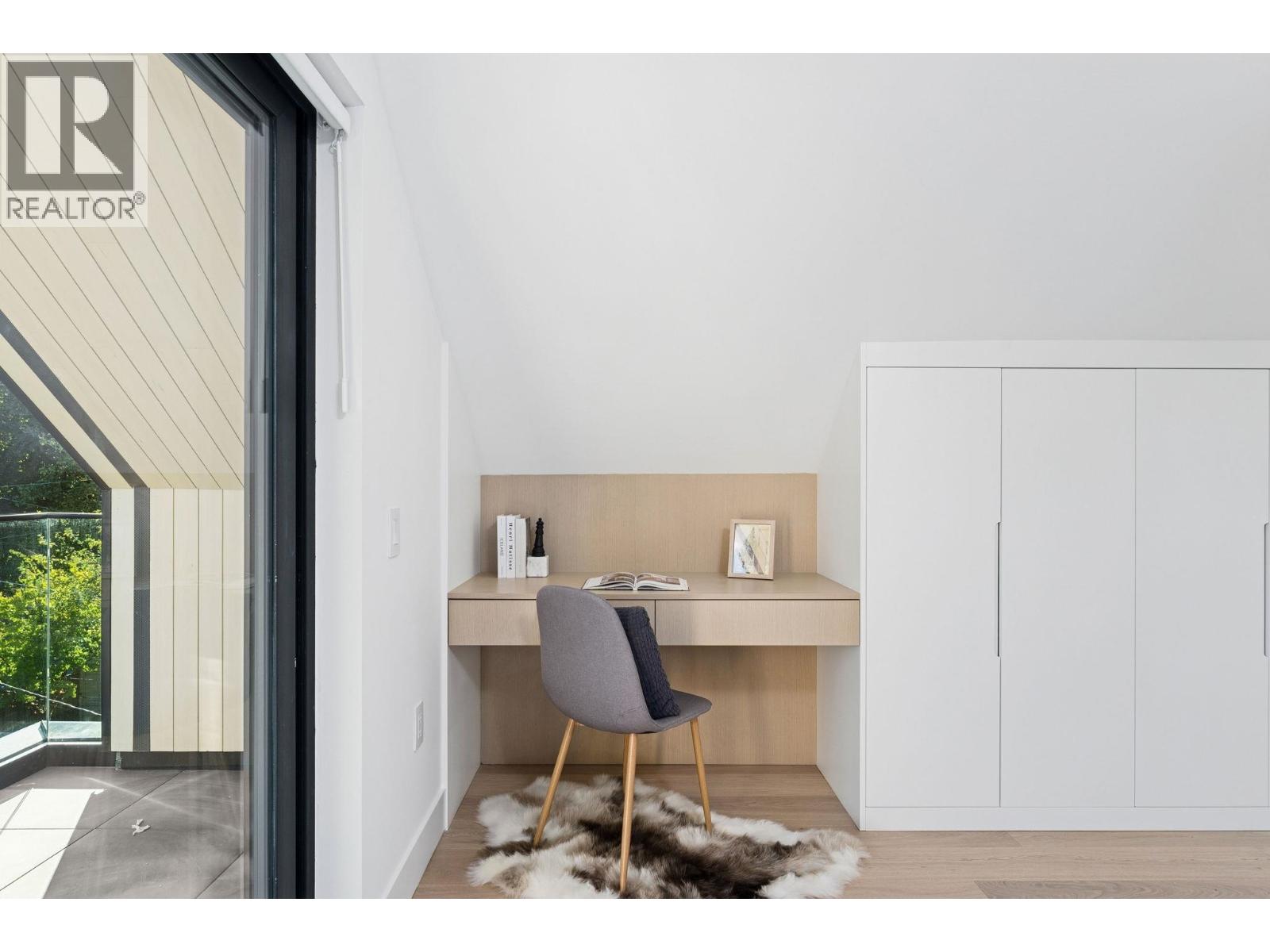 2 3036 W 14TH AVENUE, Vancouver