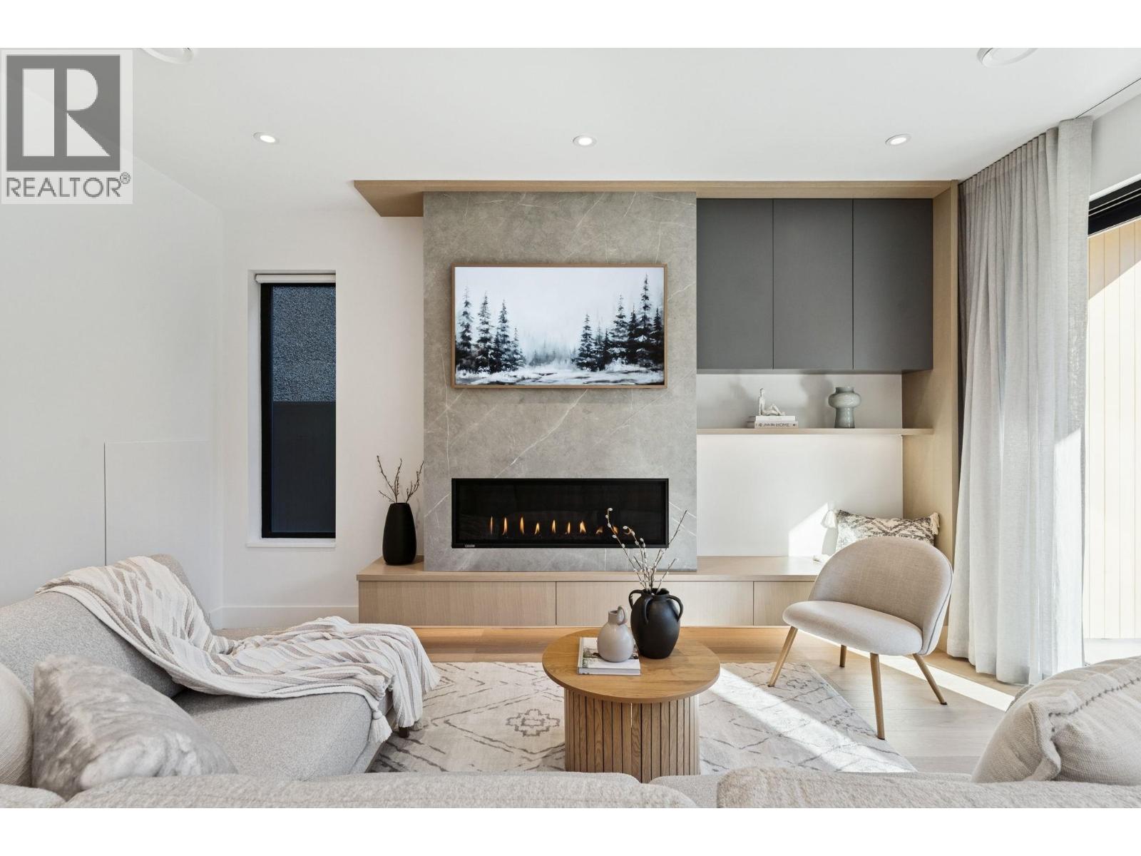 2 3036 W 14TH AVENUE, Vancouver