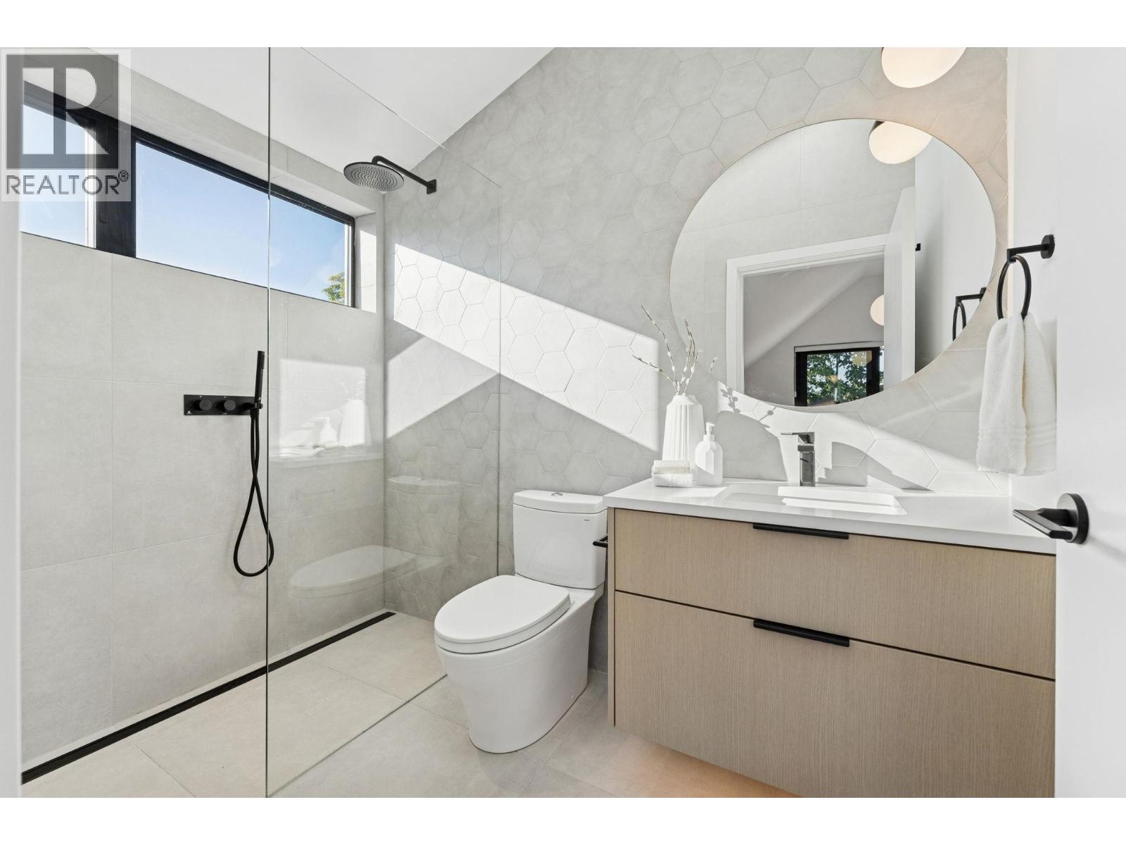 2 3036 W 14TH AVENUE, Vancouver