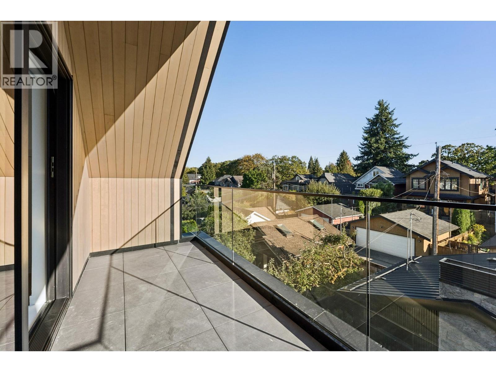 2 3036 W 14TH AVENUE, Vancouver