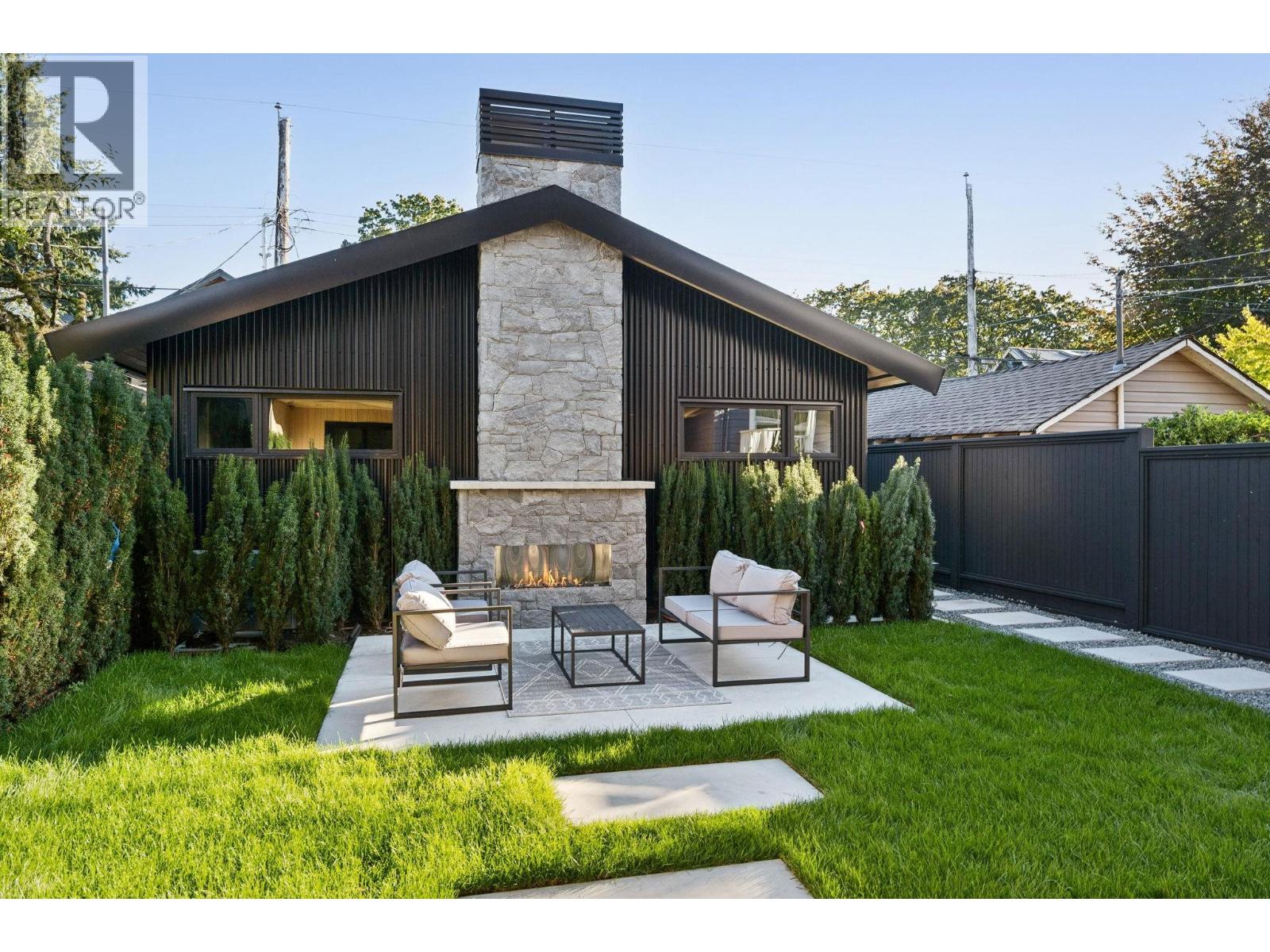 2 3036 W 14TH AVENUE, Vancouver