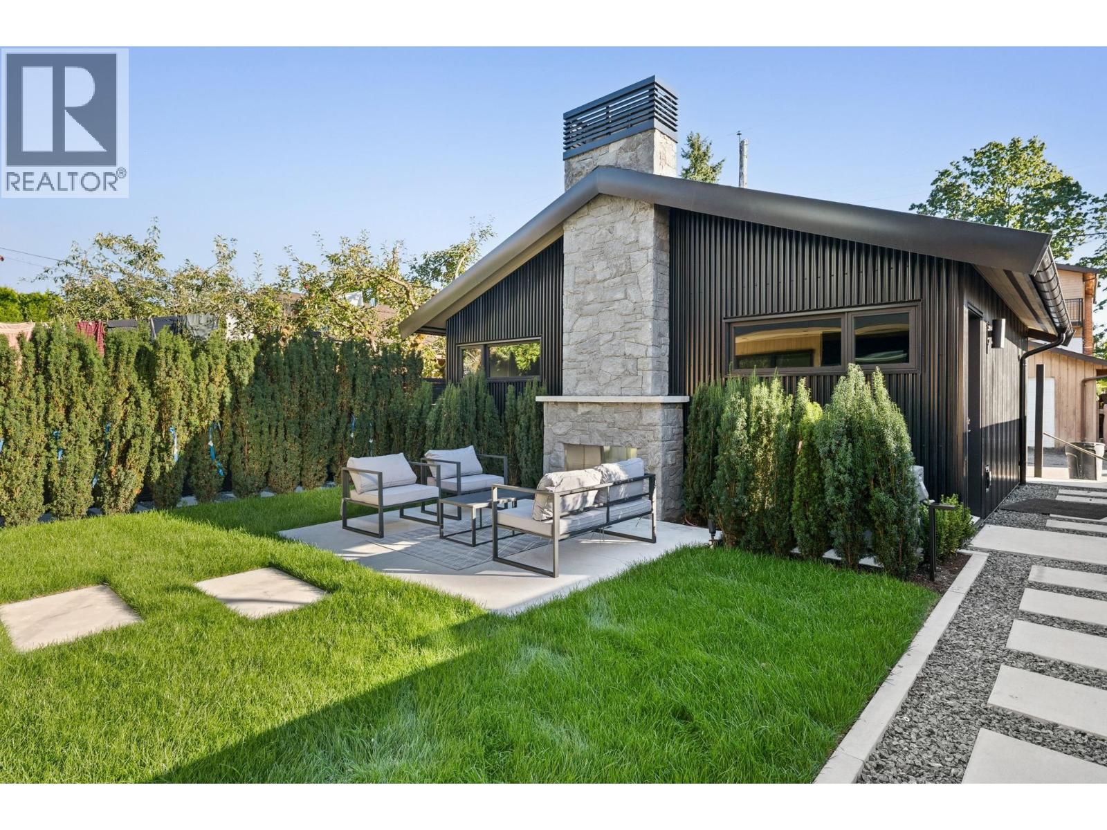 2 3036 W 14TH AVENUE, Vancouver