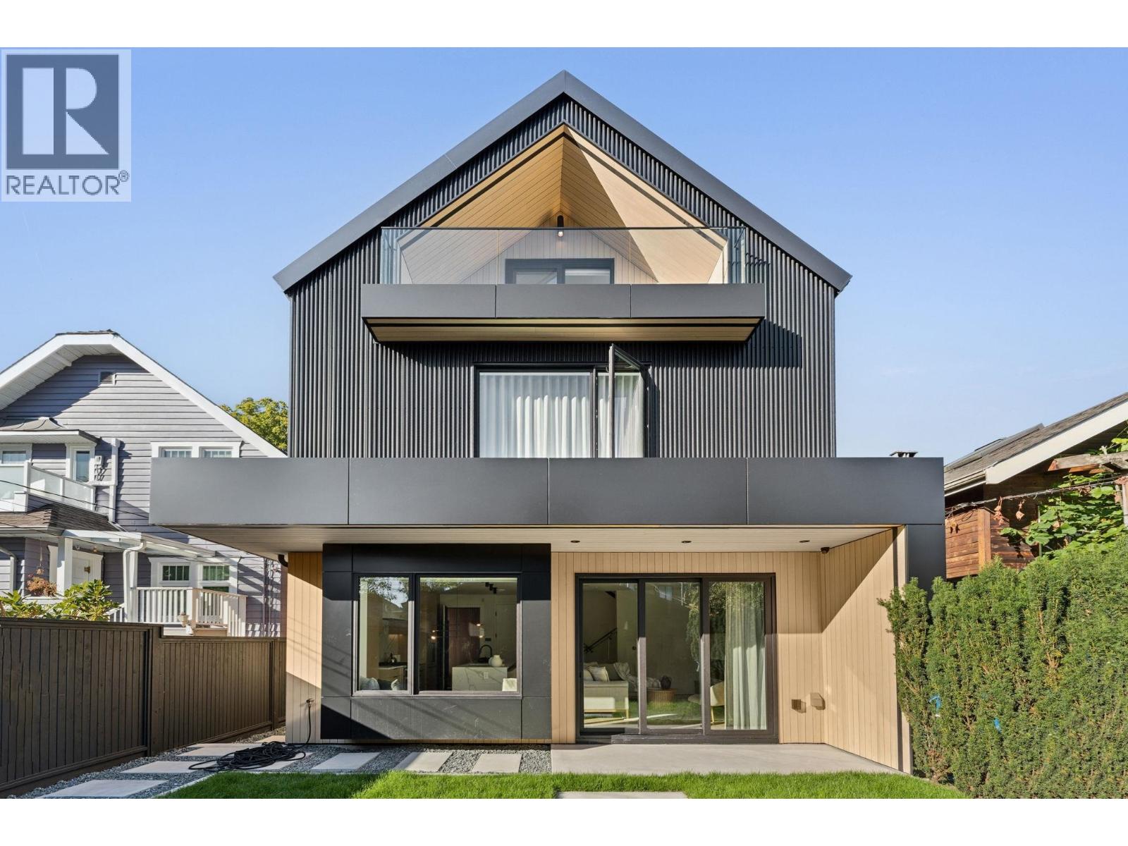 2 3036 W 14TH AVENUE, Vancouver