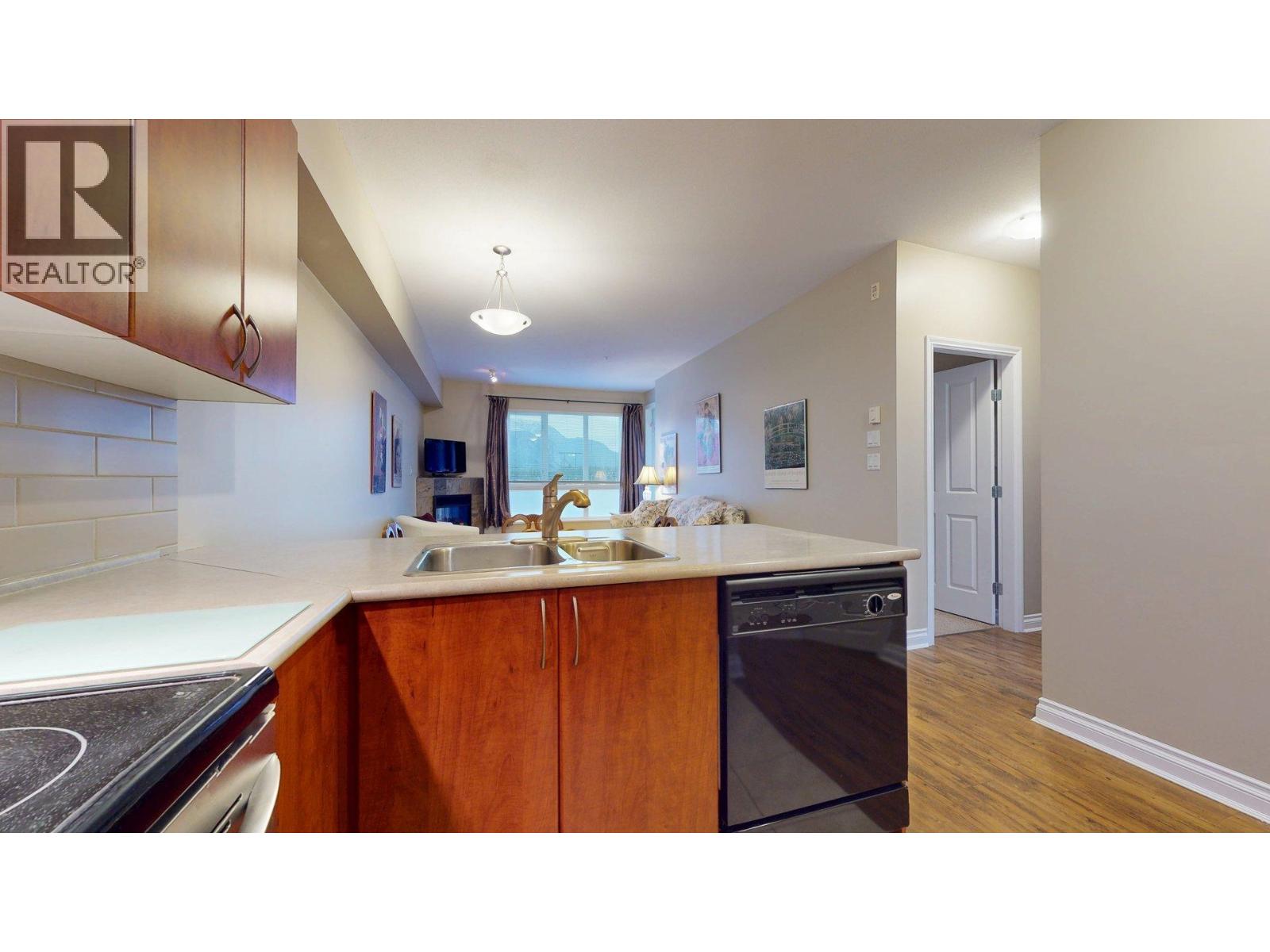 303 40437 TANTALUS ROAD, Squamish