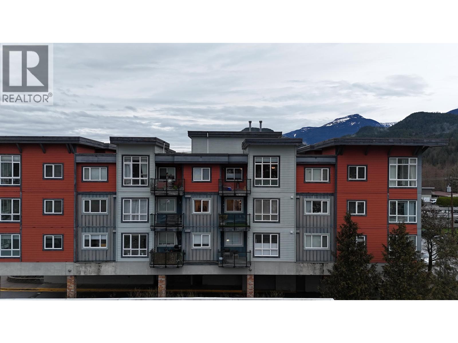 303 40437 TANTALUS ROAD, Squamish