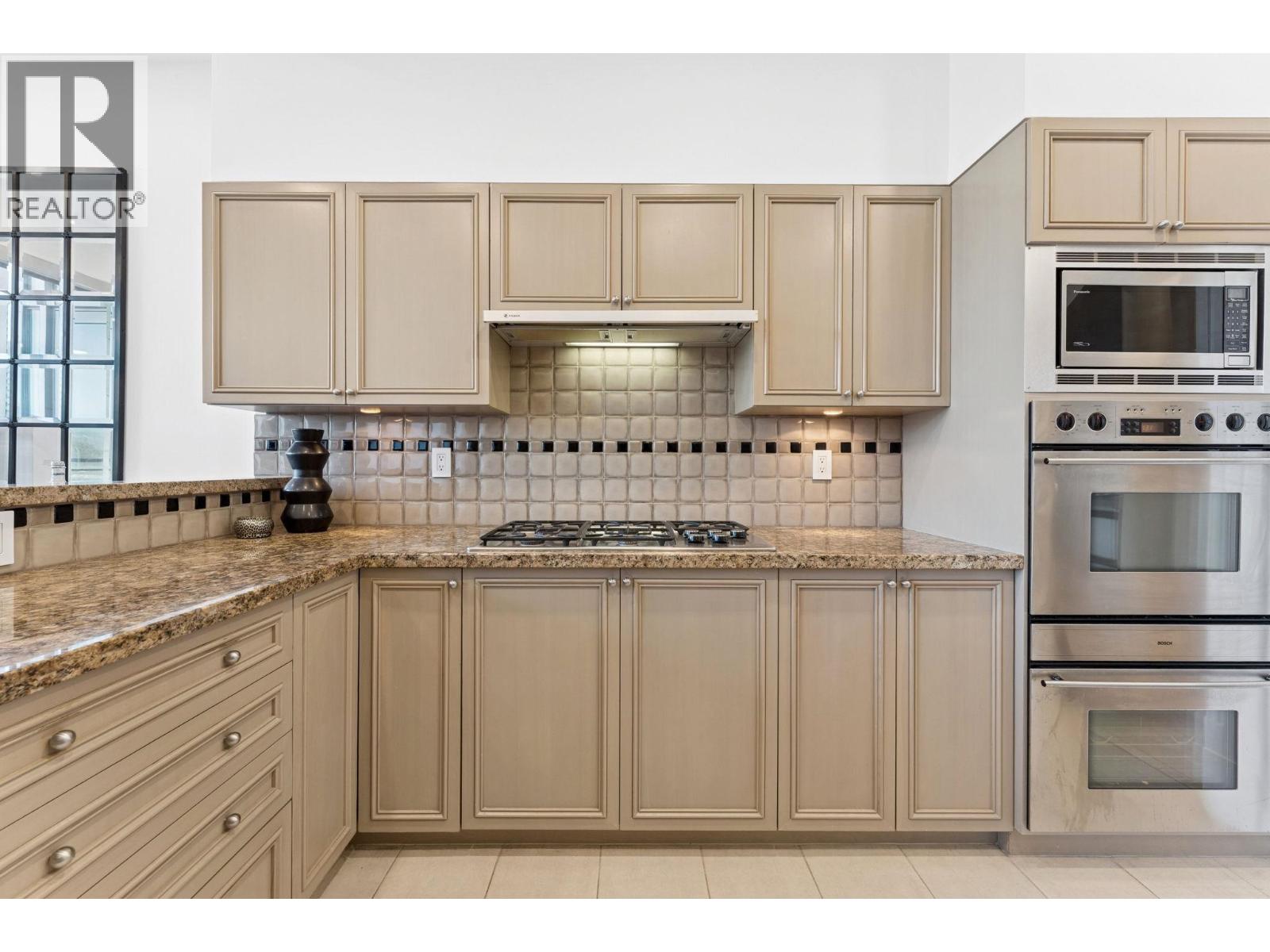 103 323 JERVIS STREET, Vancouver