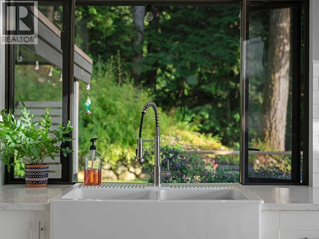 485 TIMBERTOP DRIVE, Lions Bay