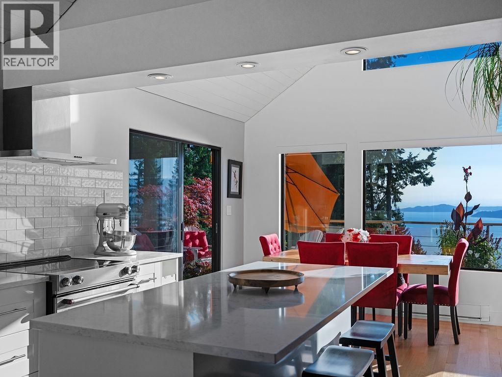 485 TIMBERTOP DRIVE, Lions Bay