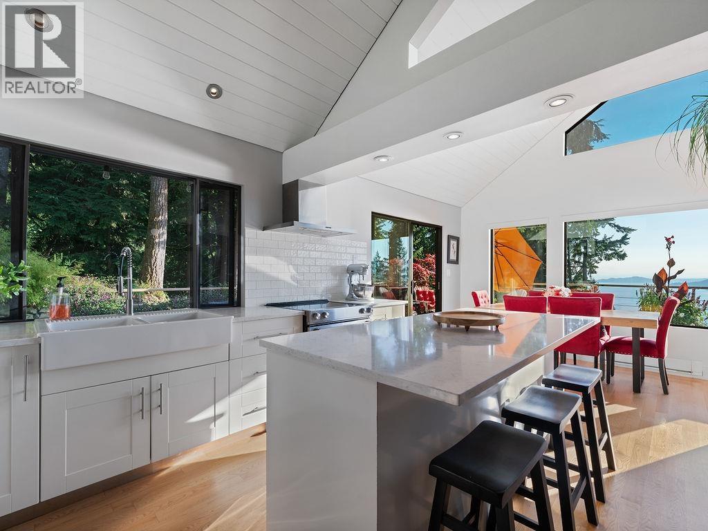 485 TIMBERTOP DRIVE, Lions Bay